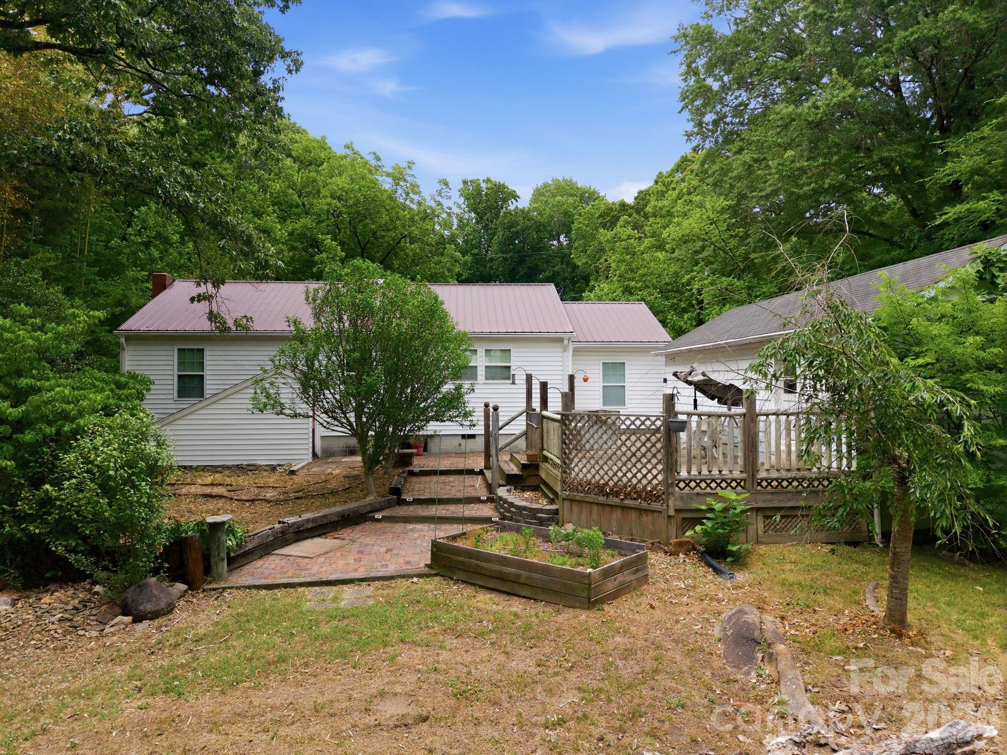 211 Sowers Ferry Road — Salisbury