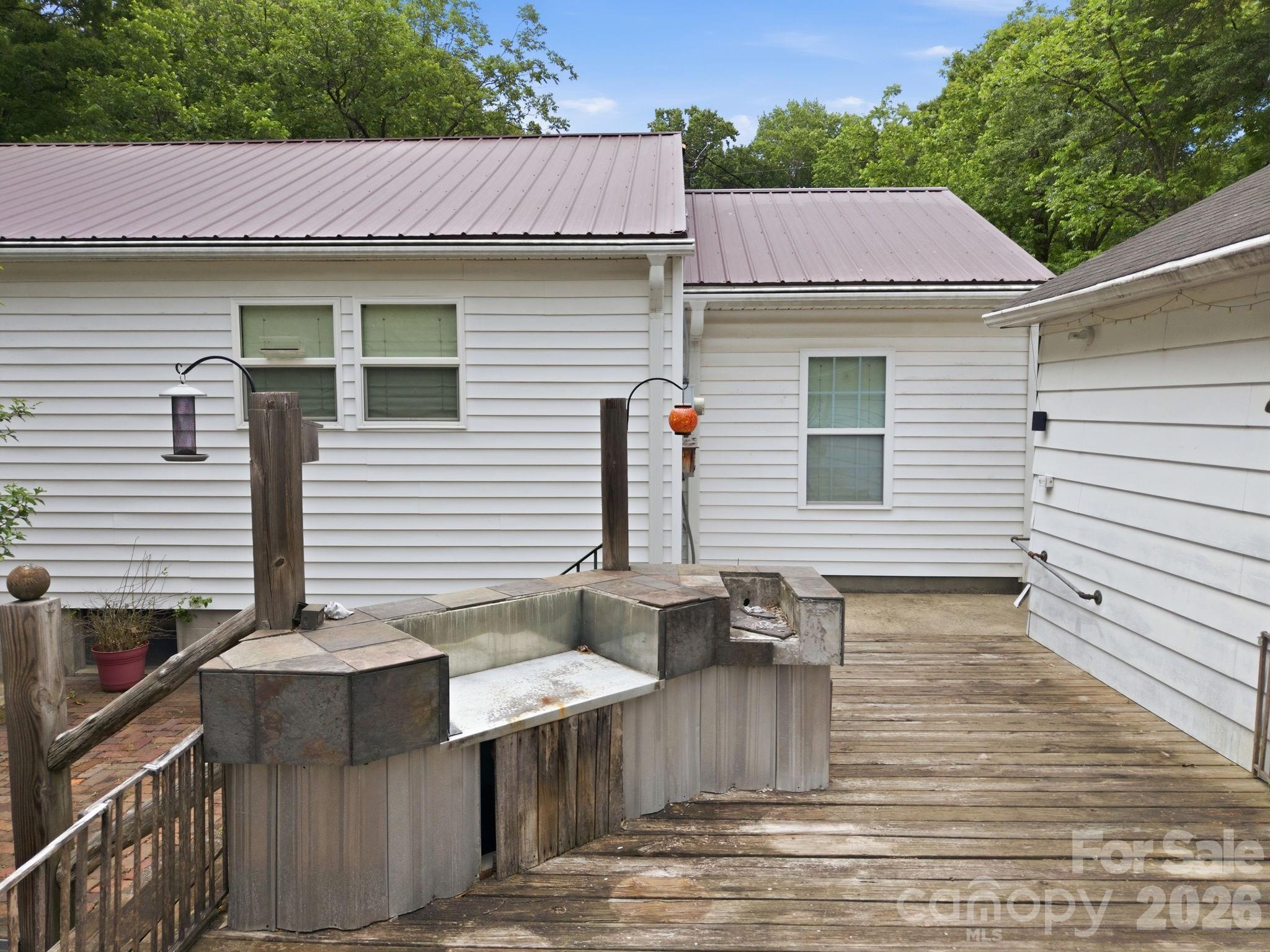 211 Sowers Ferry Road — Salisbury