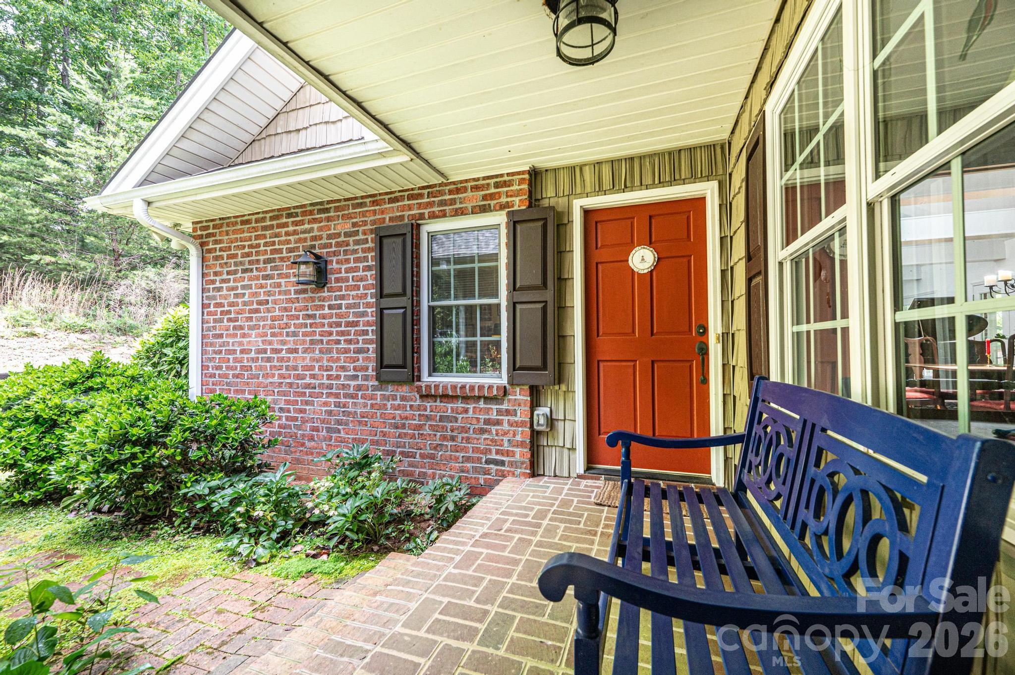 6889 Greedy Highway — Hickory