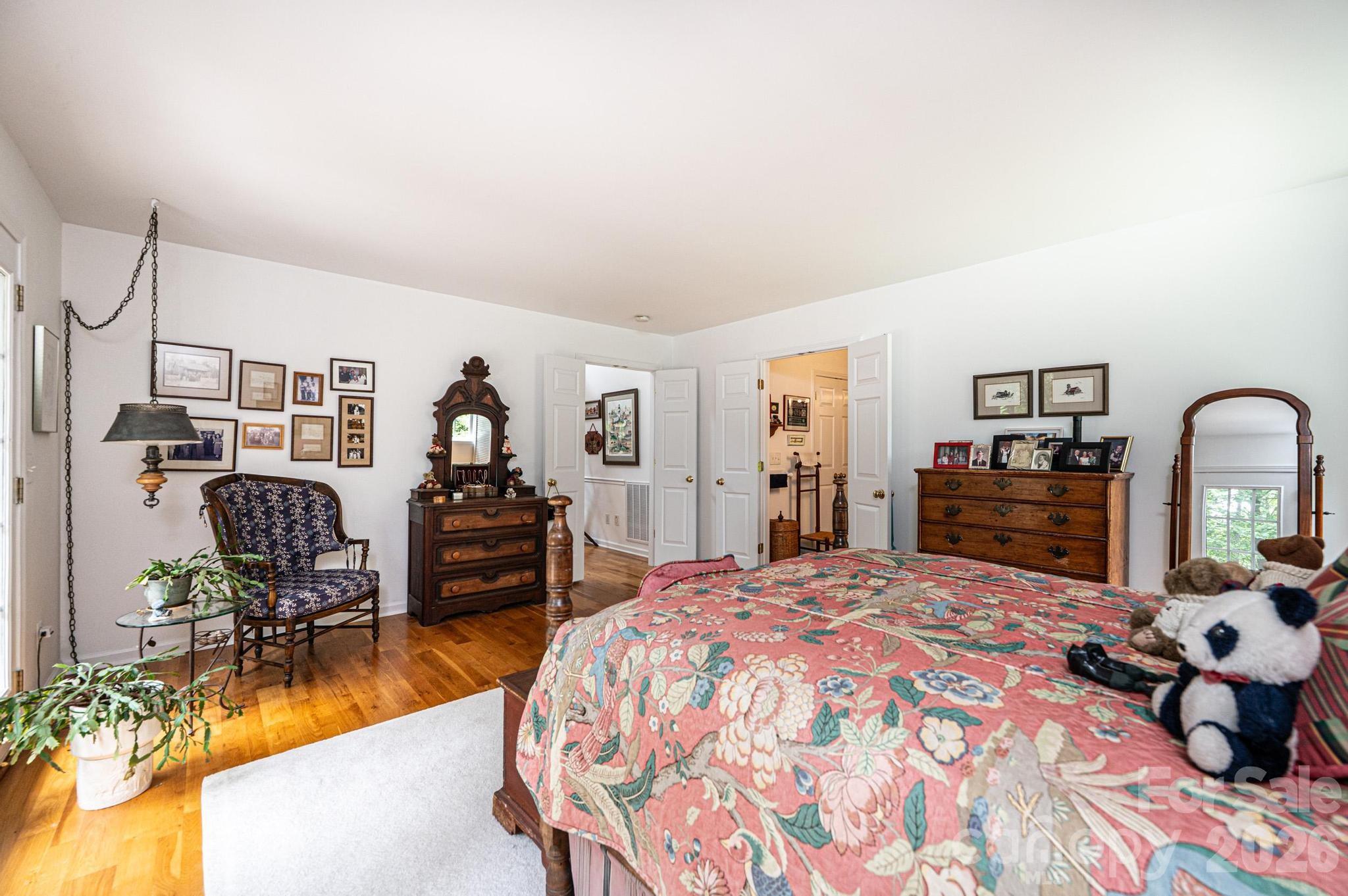 6889 Greedy Highway — Hickory