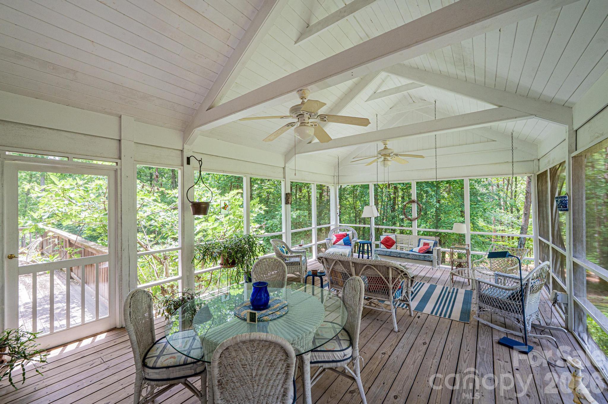 6889 Greedy Highway — Hickory