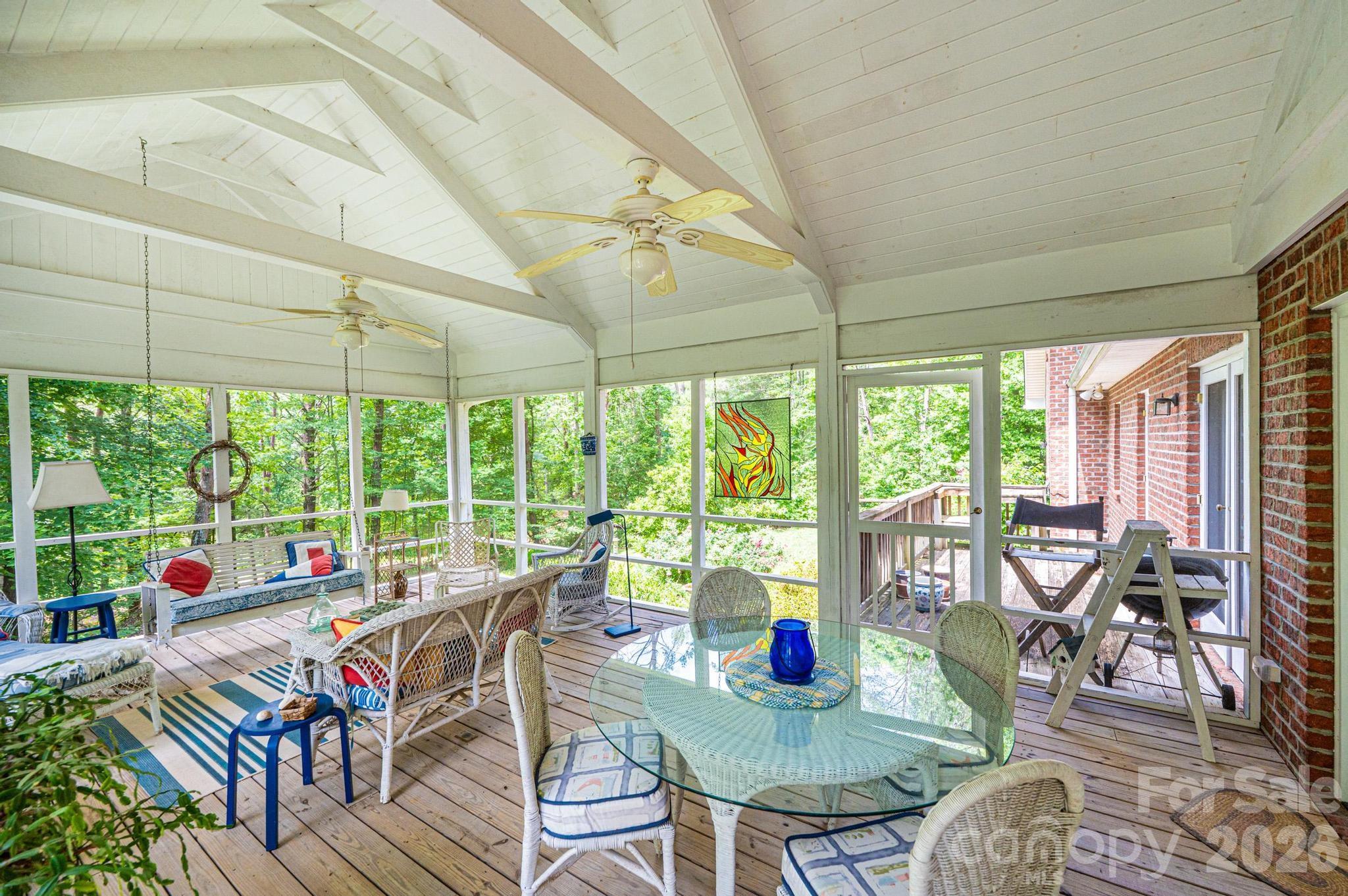 6889 Greedy Highway — Hickory