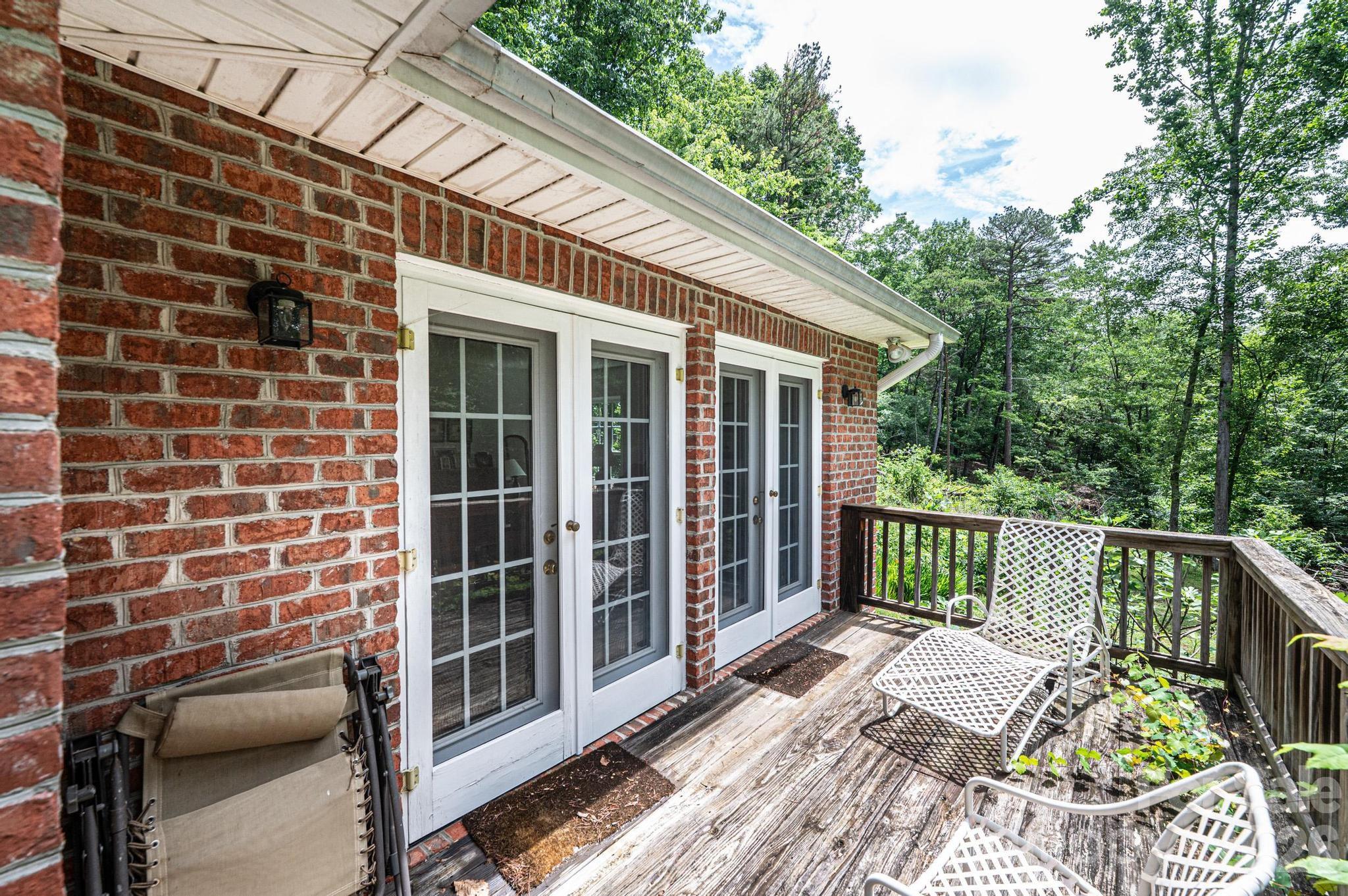 6889 Greedy Highway — Hickory