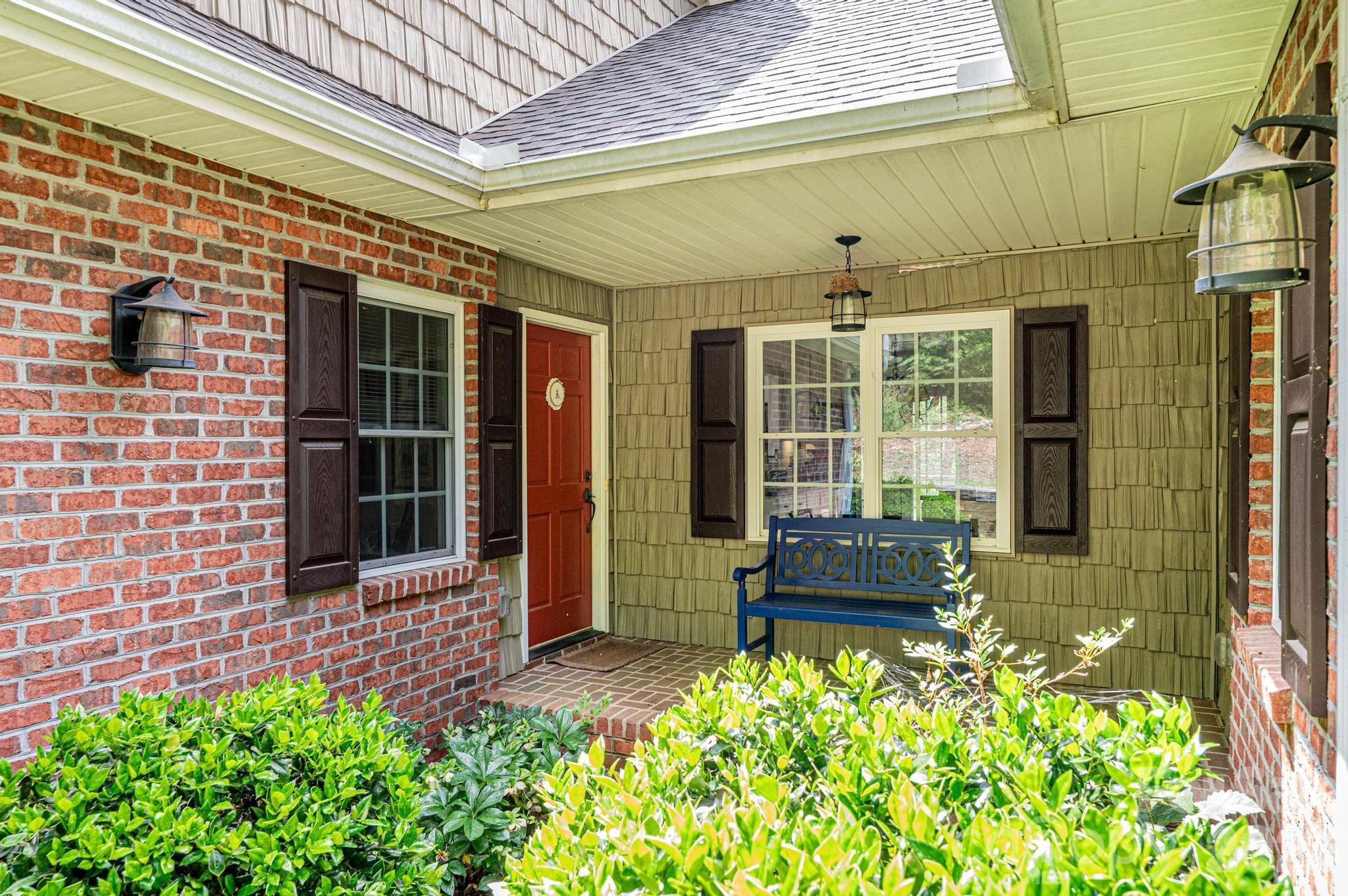 6889 Greedy Highway — Hickory