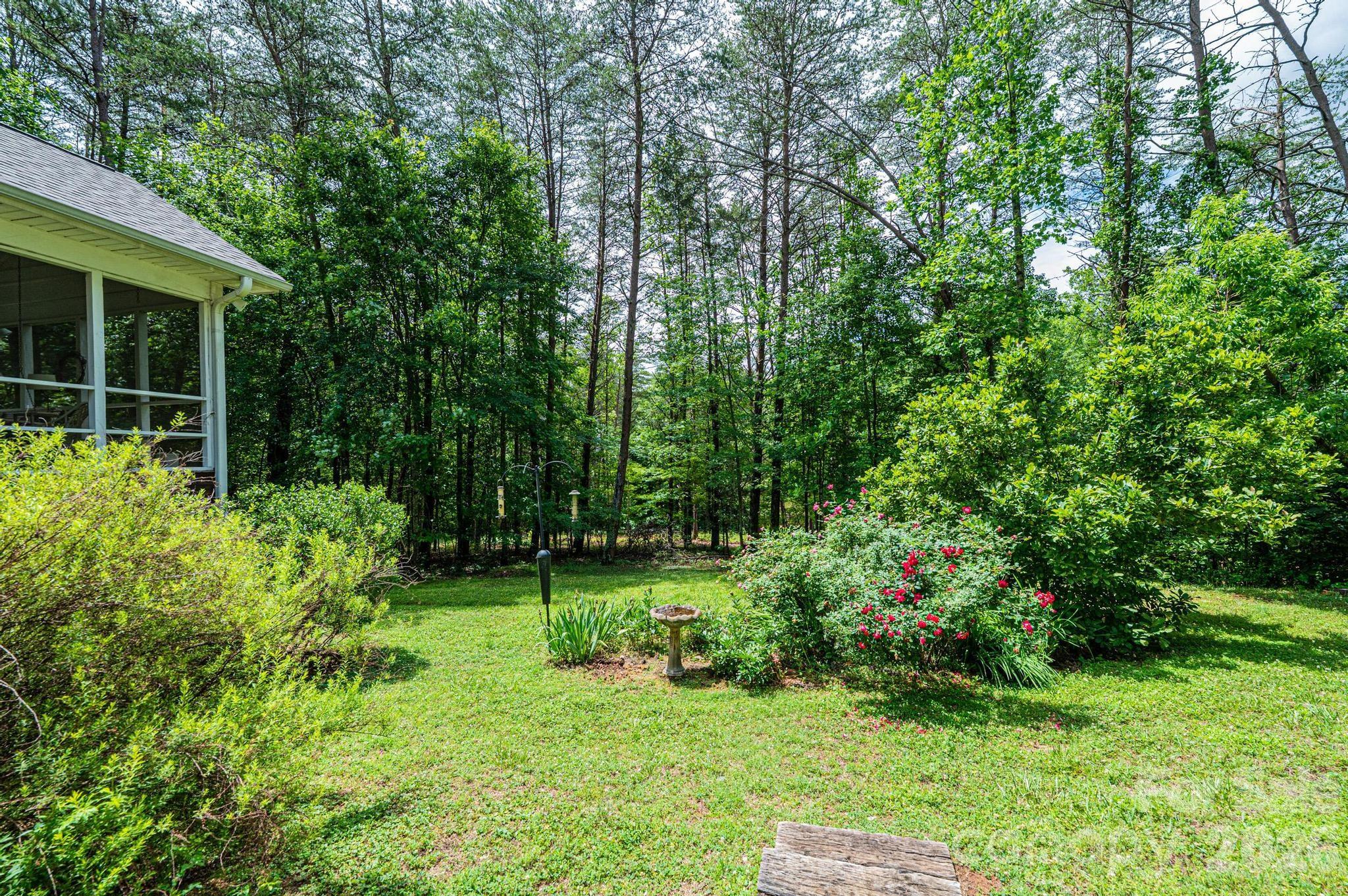6889 Greedy Highway — Hickory