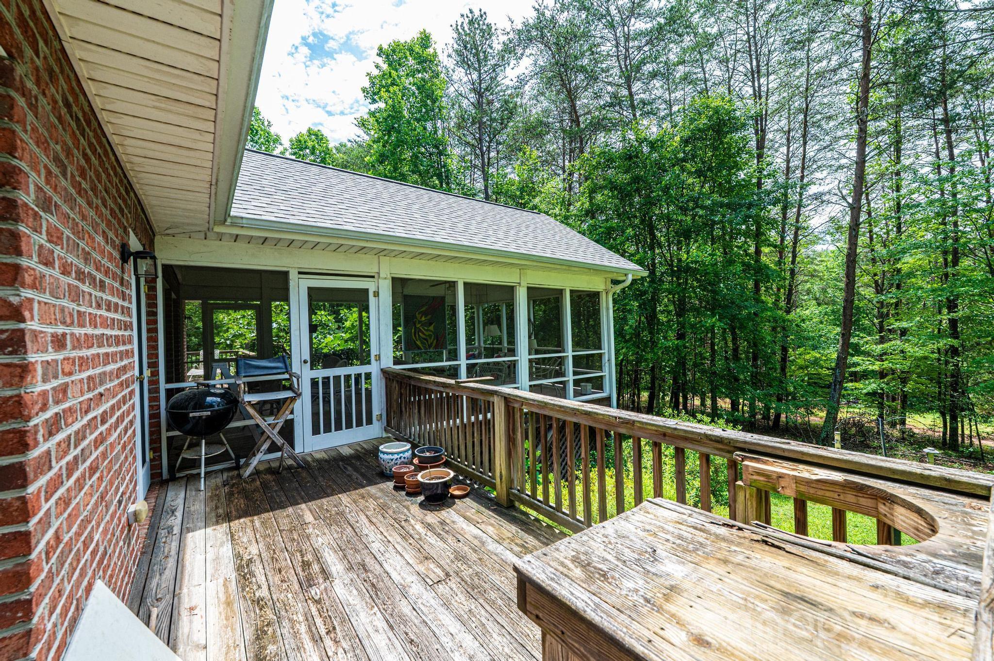 6889 Greedy Highway — Hickory