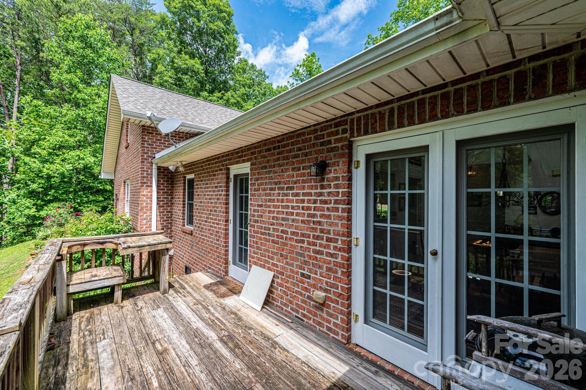 6889 Greedy Highway — Hickory