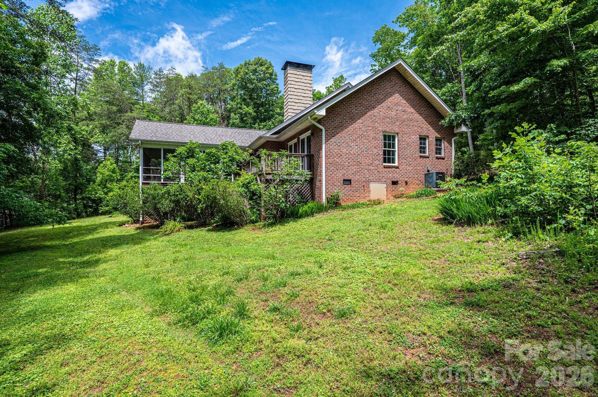 6889 Greedy Highway — Hickory
