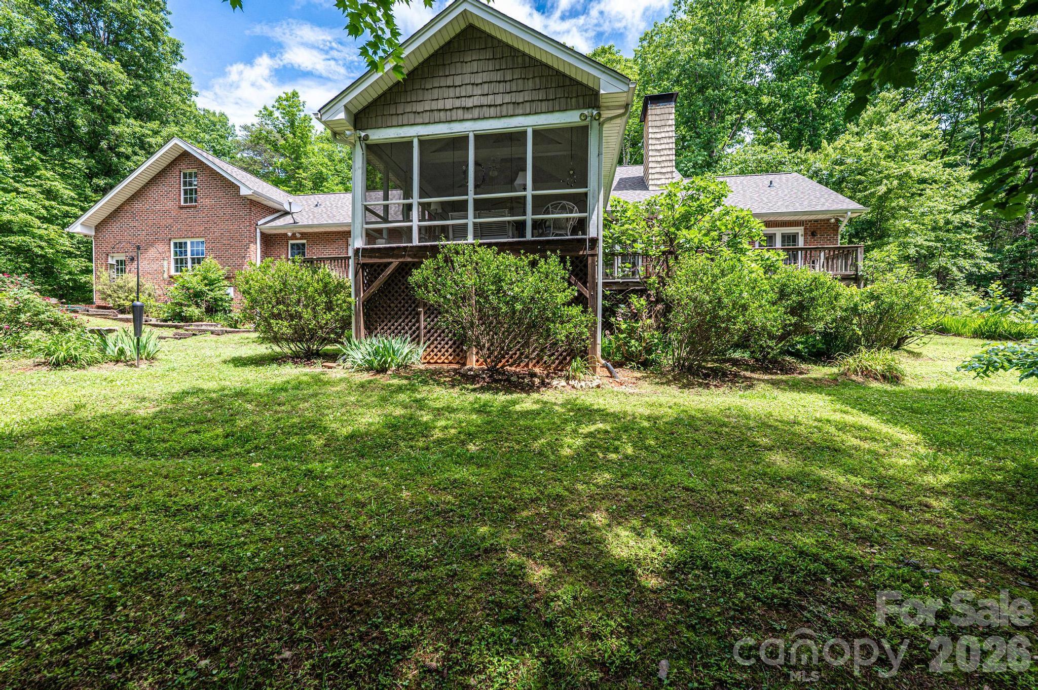 6889 Greedy Highway — Hickory