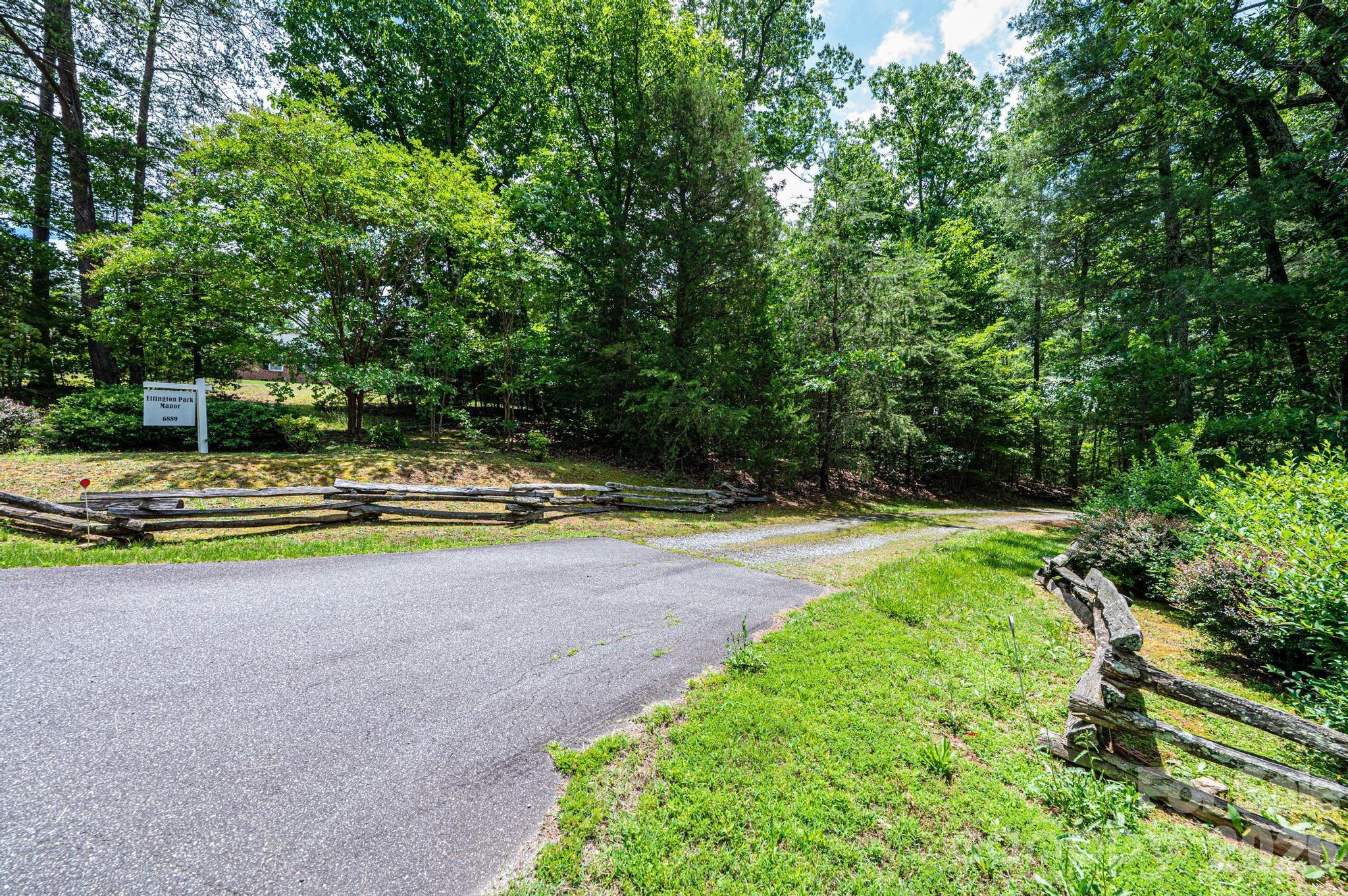 6889 Greedy Highway — Hickory
