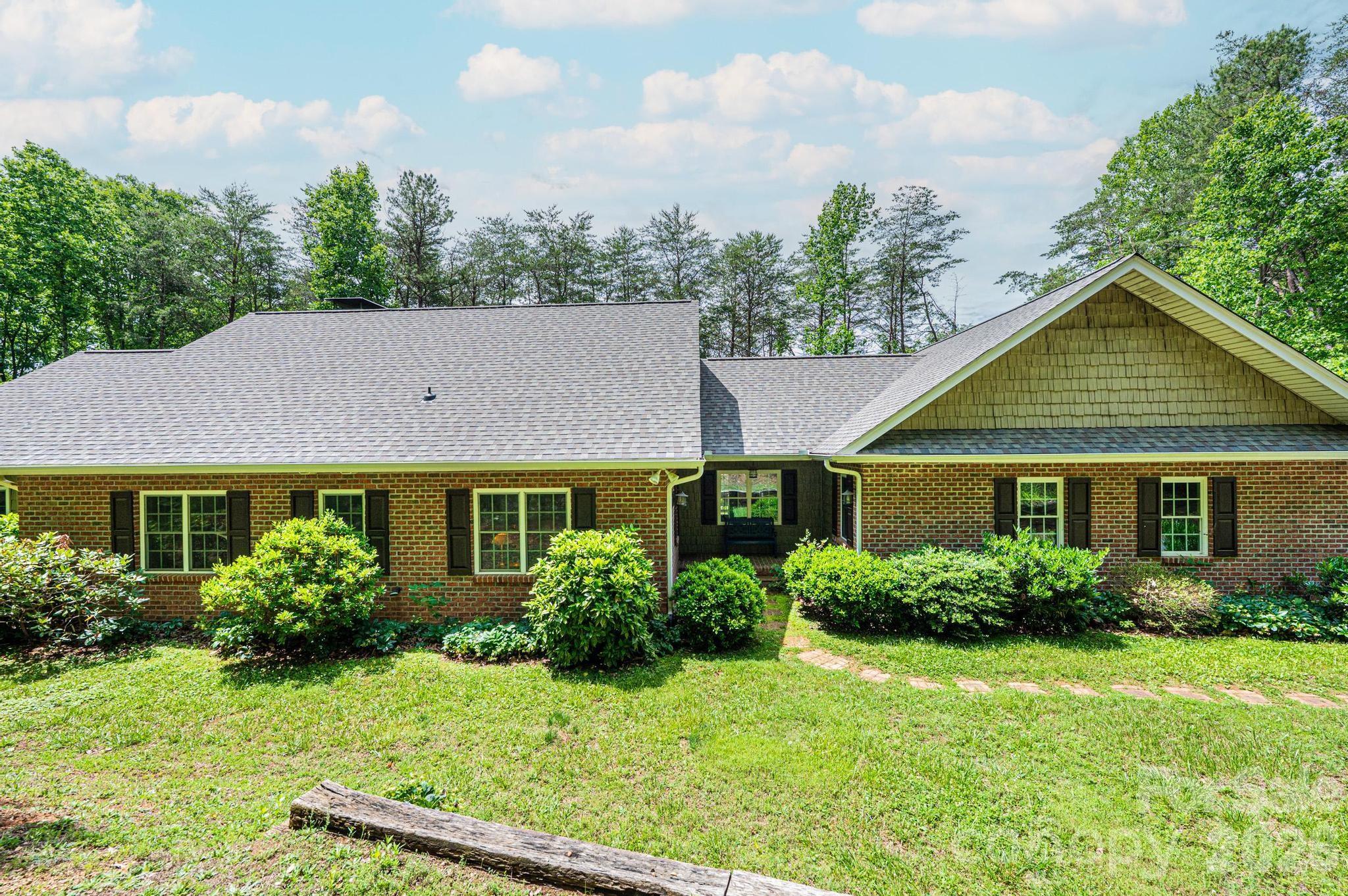 6889 Greedy Highway — Hickory