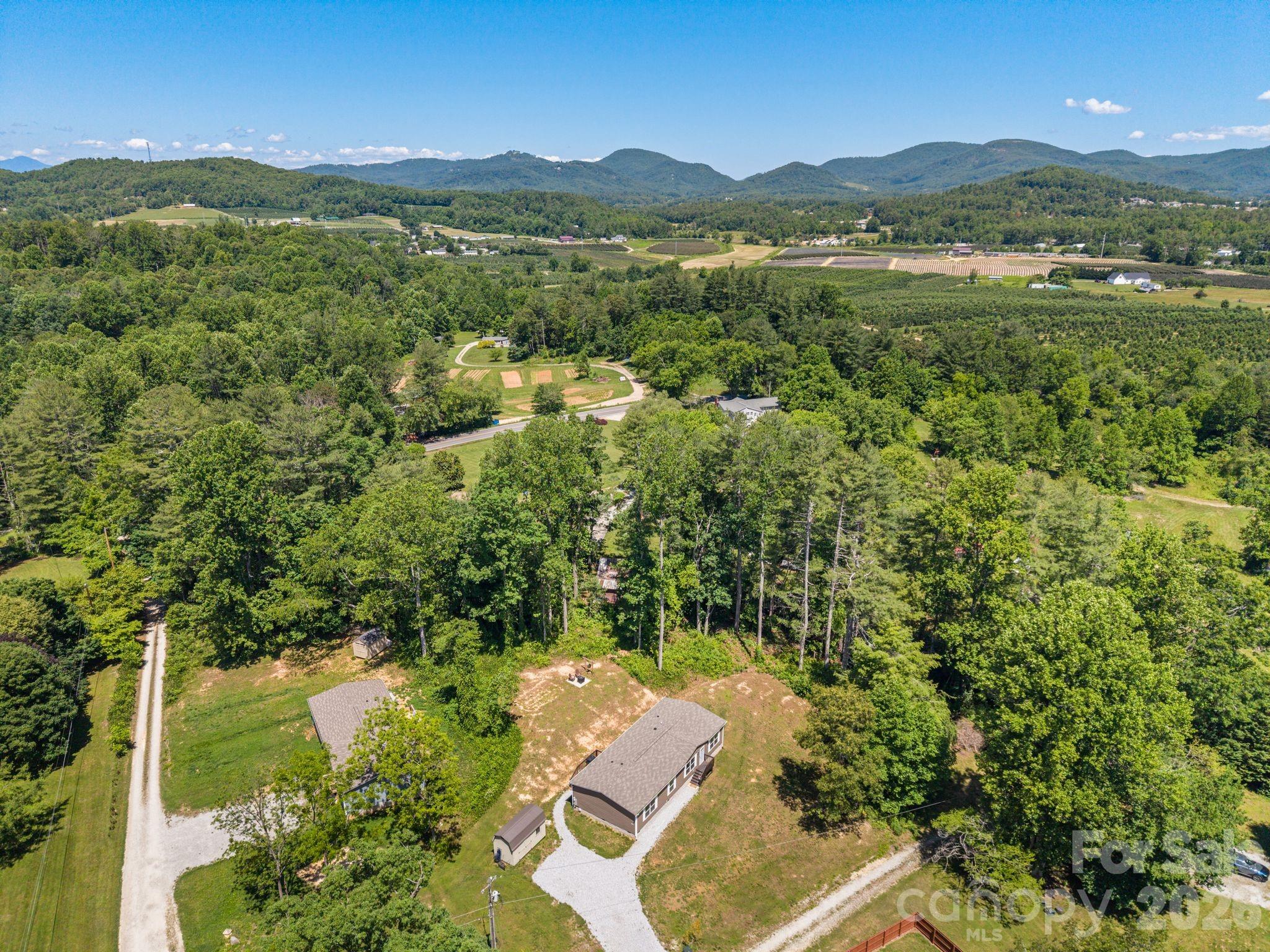 151 Field Sparrow Lane — Hendersonville