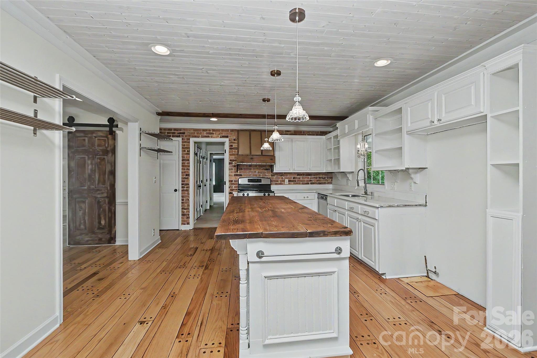 6117 Cherry Tree Lane — Charlotte