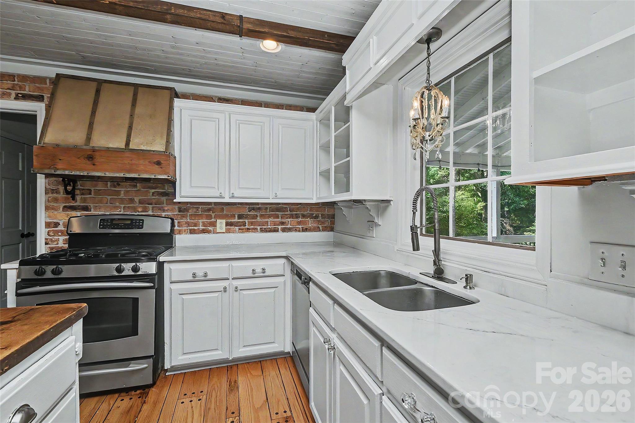 6117 Cherry Tree Lane — Charlotte