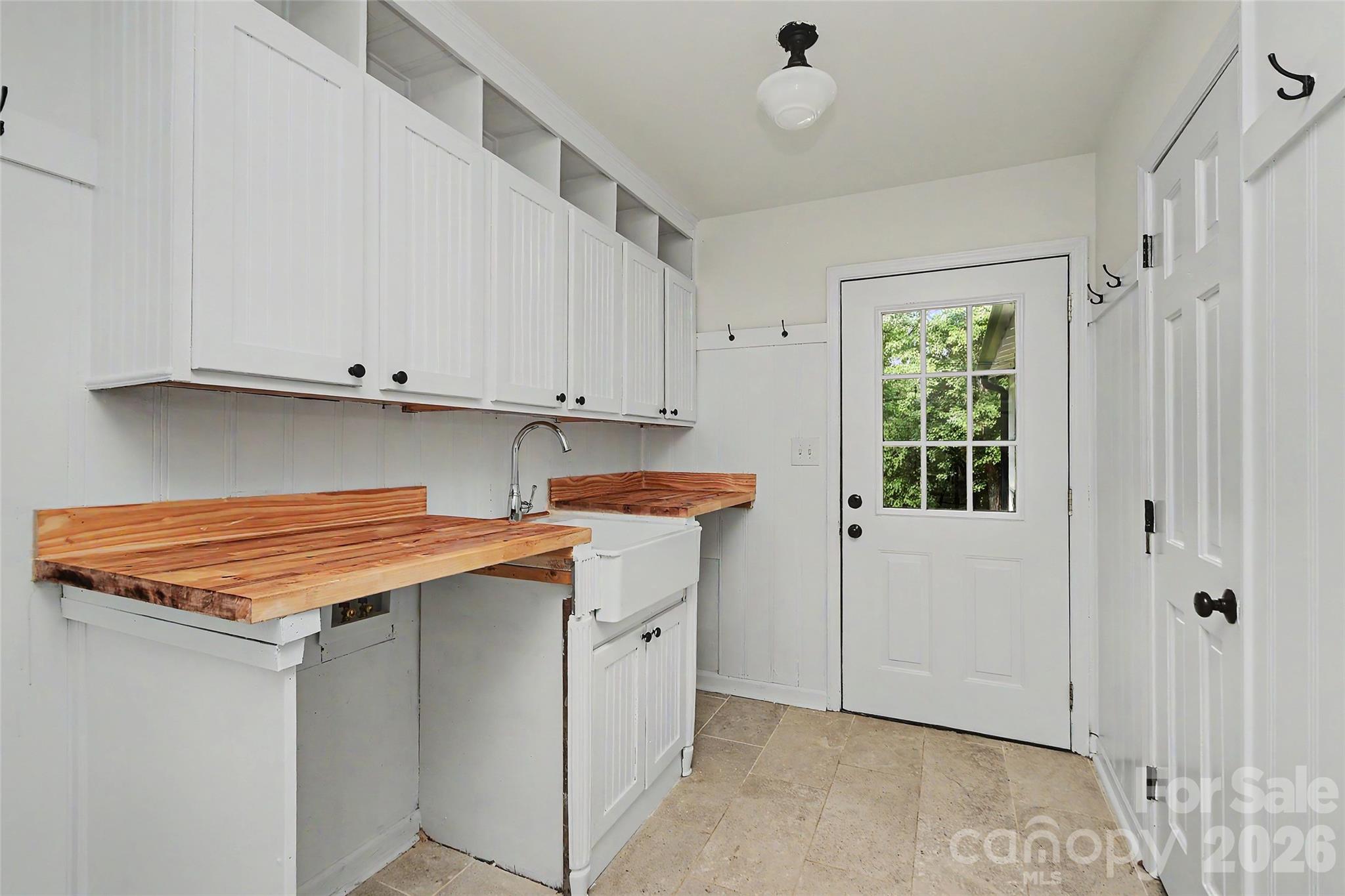 6117 Cherry Tree Lane — Charlotte