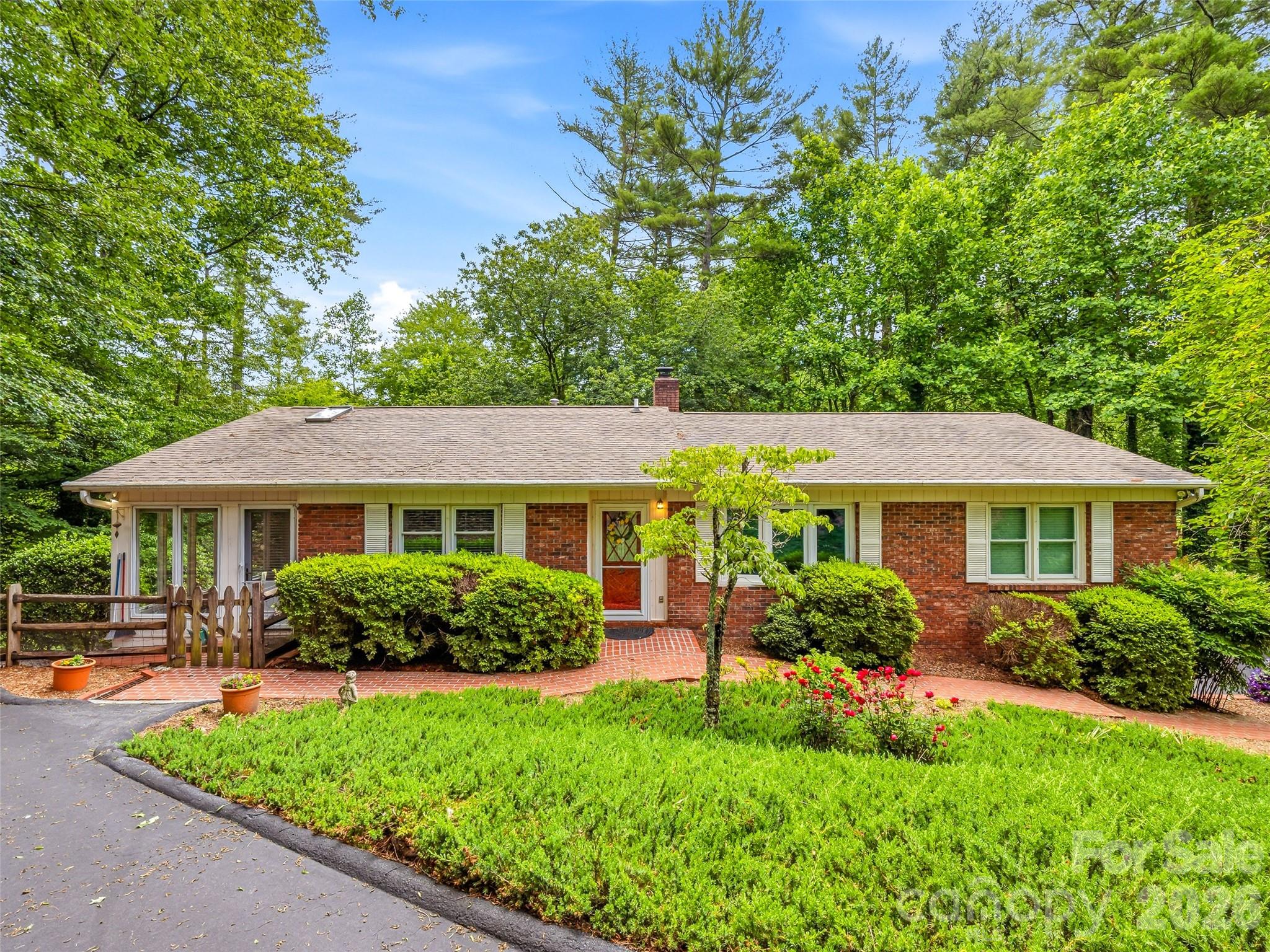 126 Surry Lane — Hendersonville
