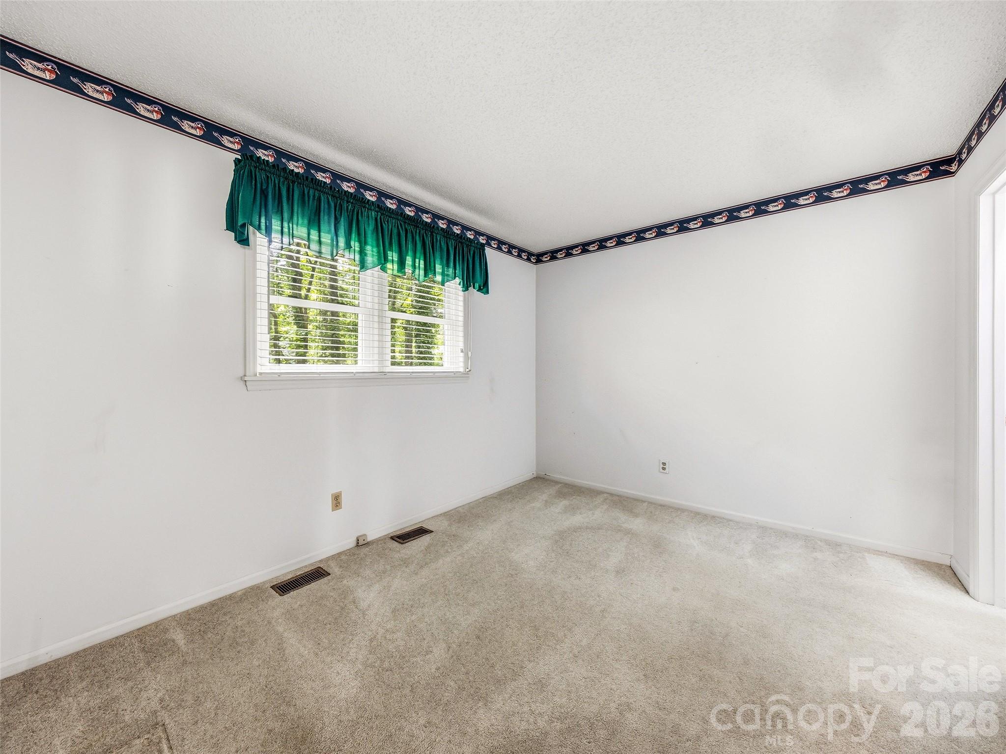 126 Surry Lane — Hendersonville