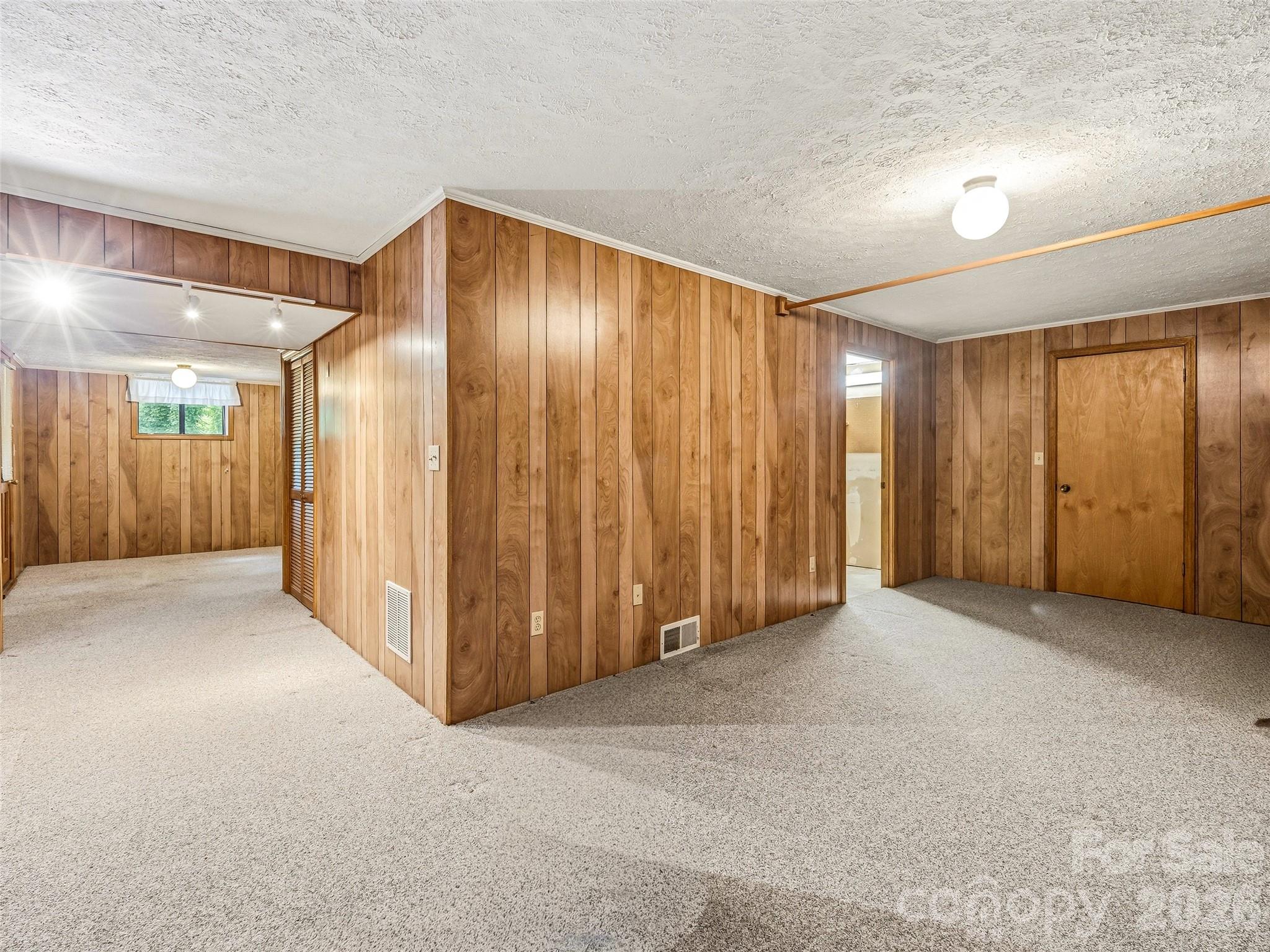126 Surry Lane — Hendersonville