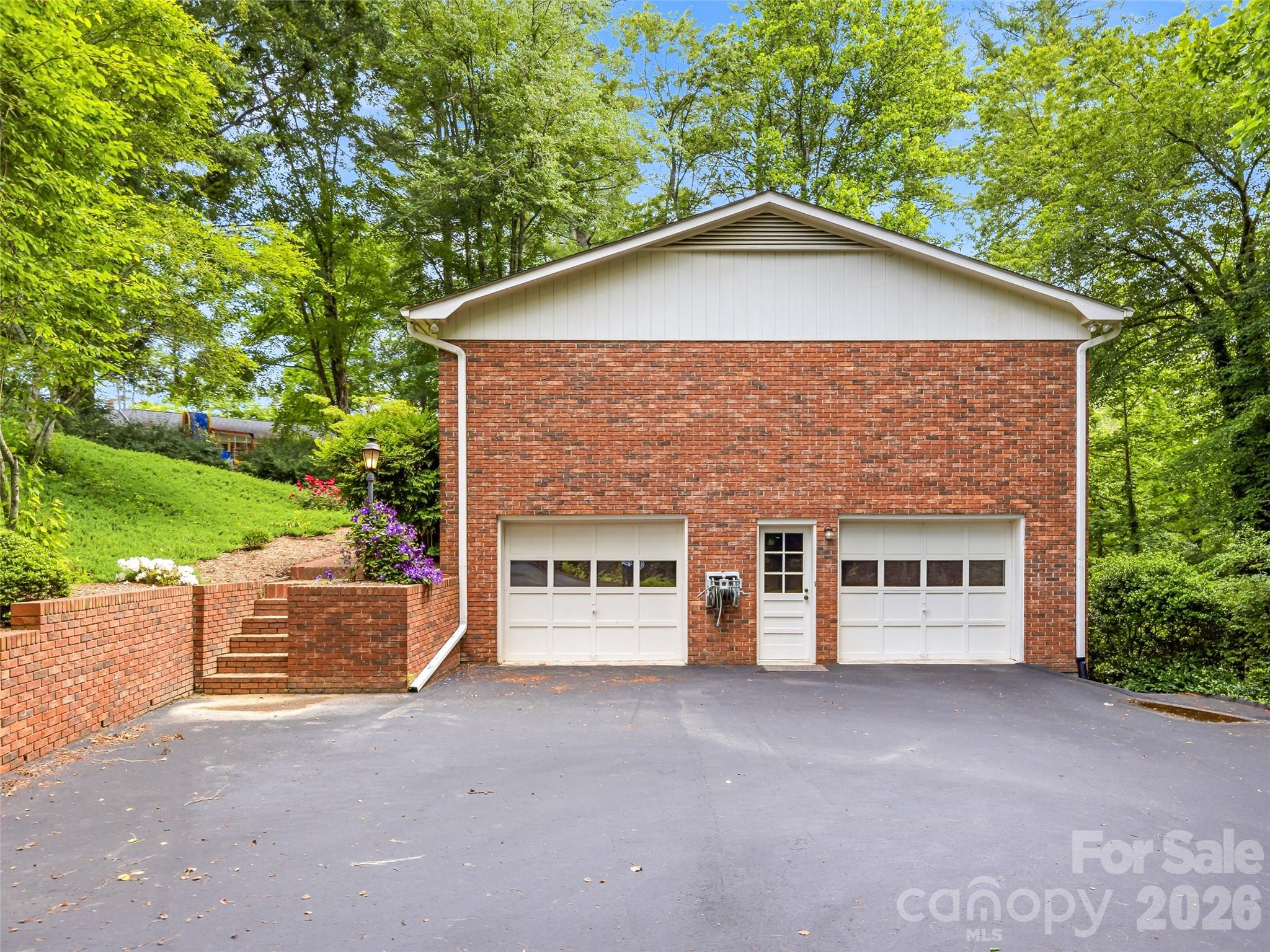126 Surry Lane — Hendersonville