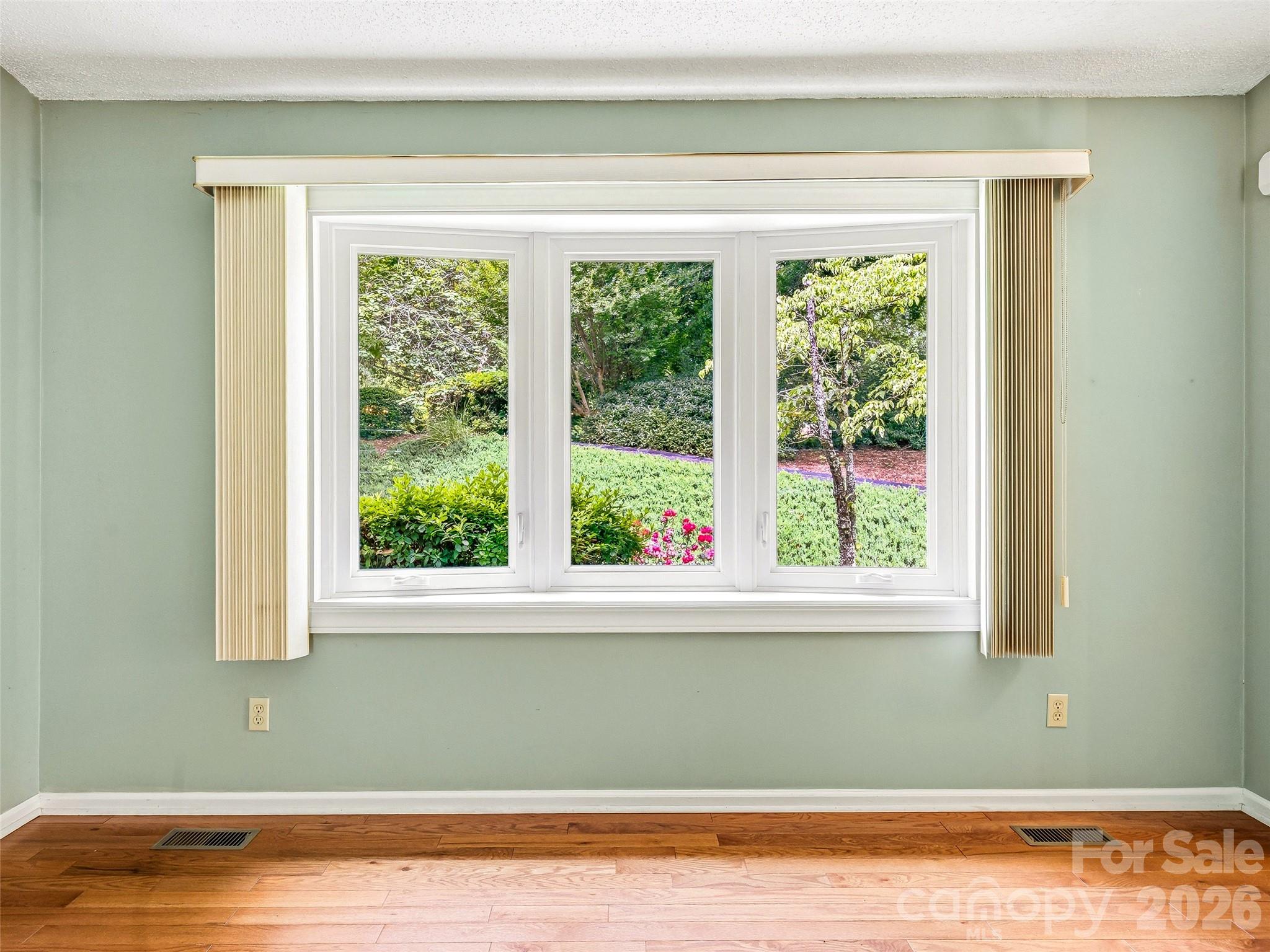 126 Surry Lane — Hendersonville
