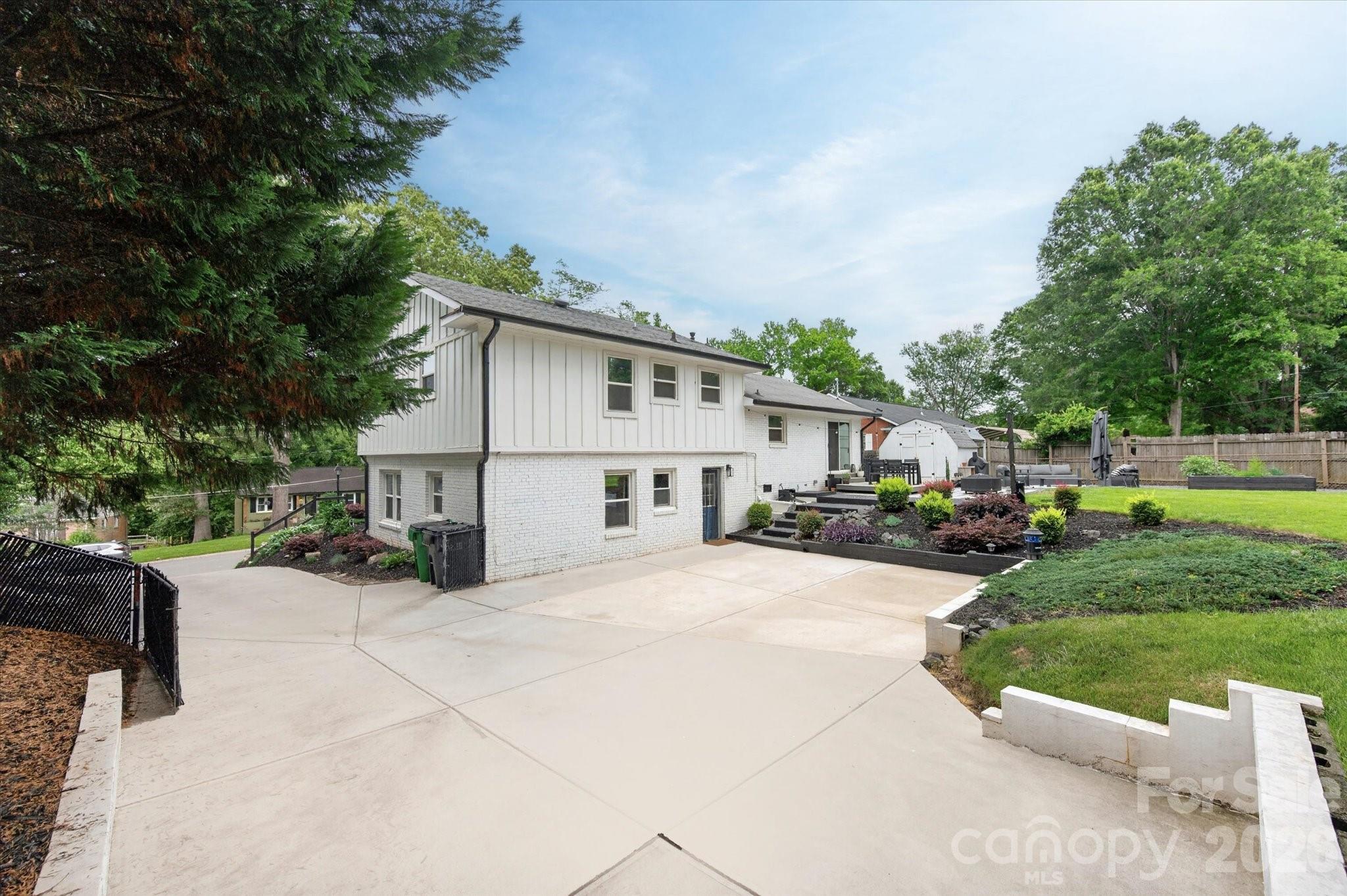 1910 Wensley Drive — Charlotte