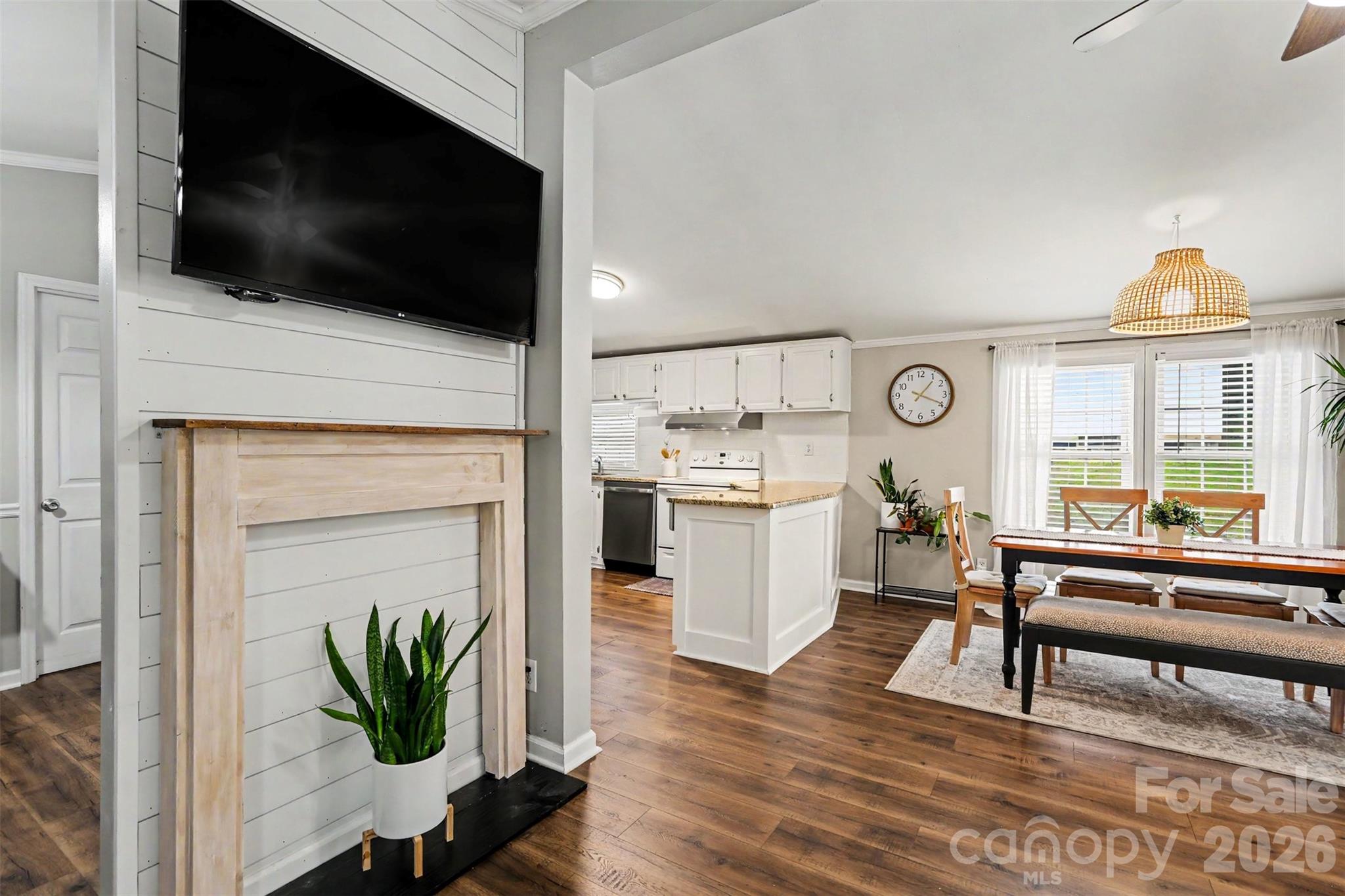 528 Woodlawn Avenue SW — Concord