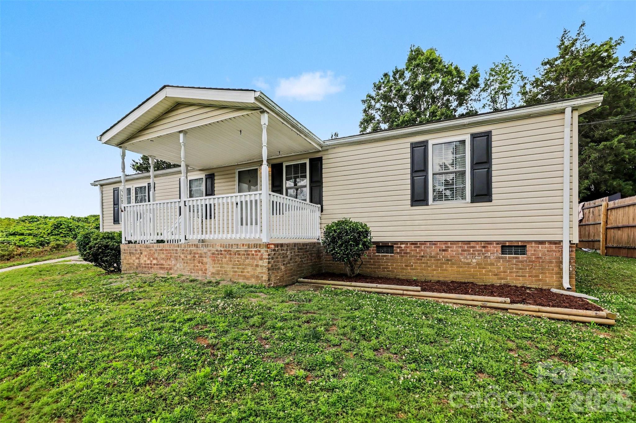 528 Woodlawn Avenue SW — Concord