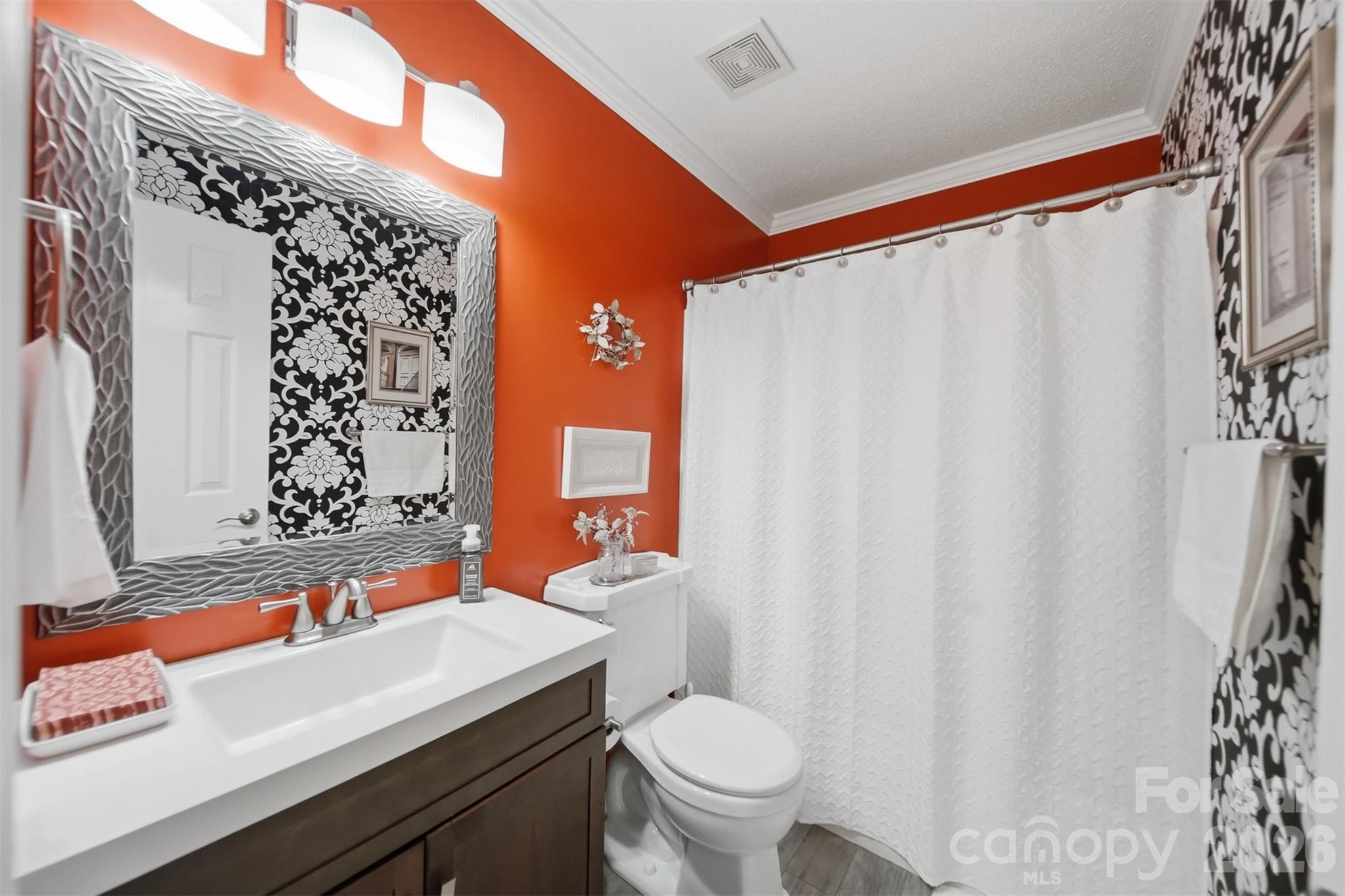 2104 Sheffield Court NW — Conover