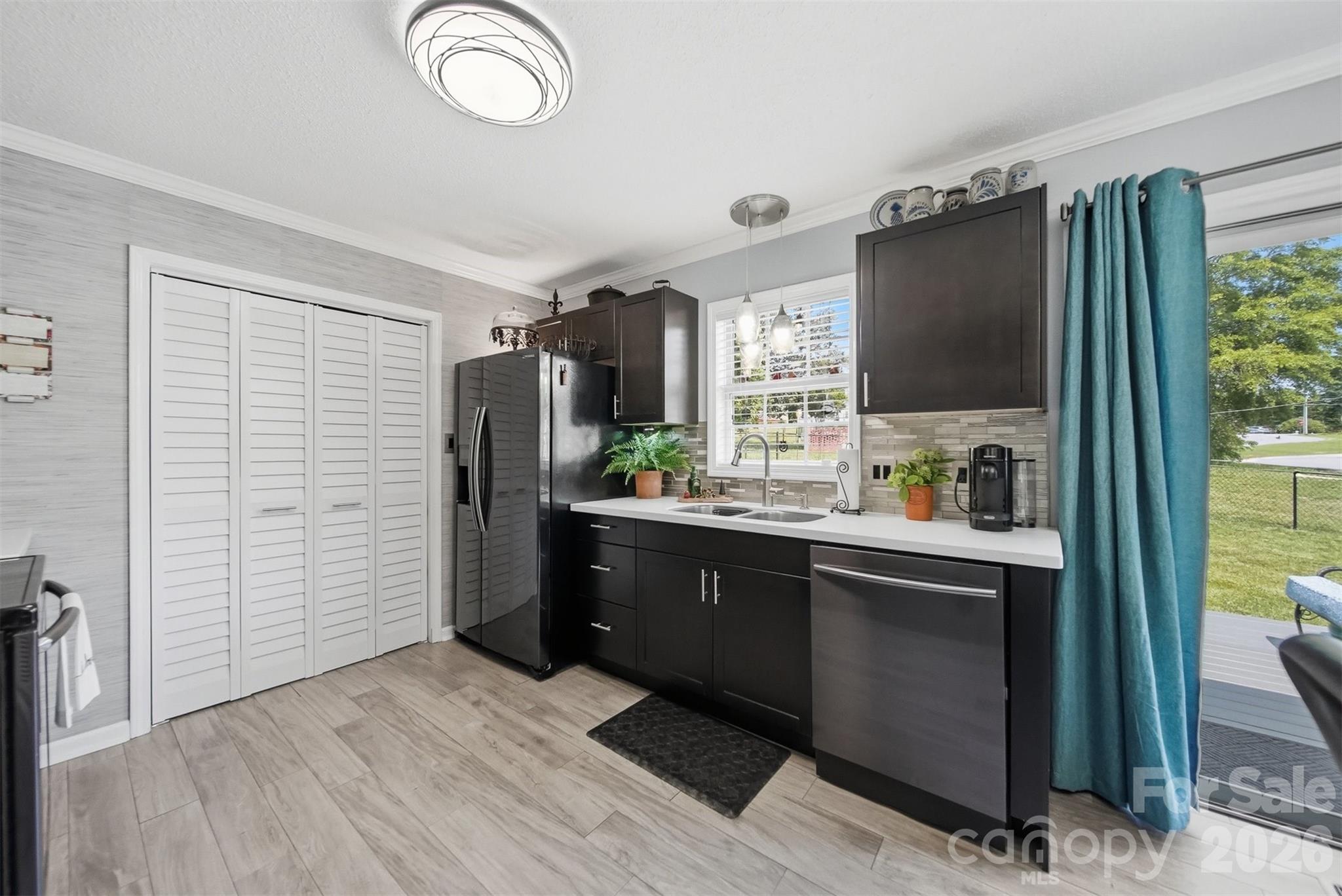 2104 Sheffield Court NW — Conover