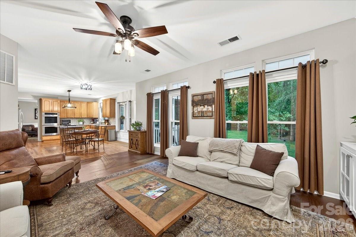 8416 Quarters Lane — Mint Hill