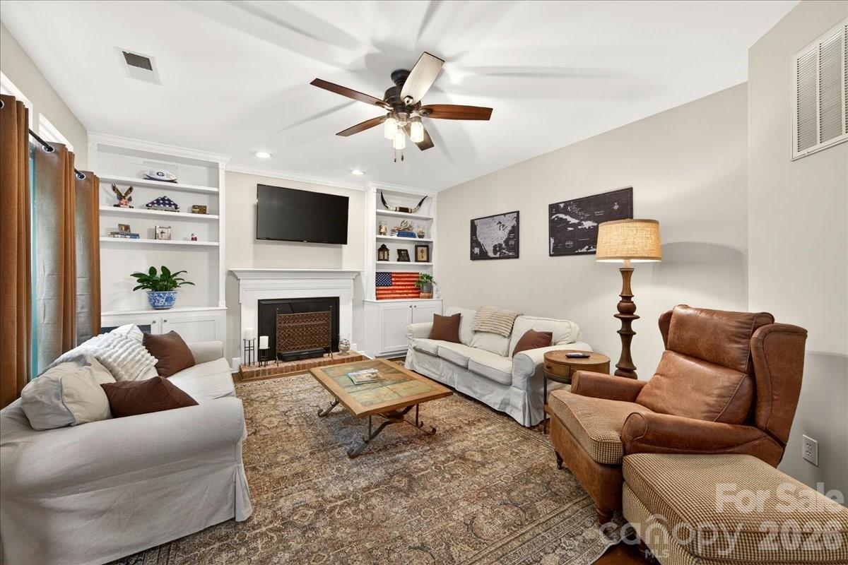 8416 Quarters Lane — Mint Hill