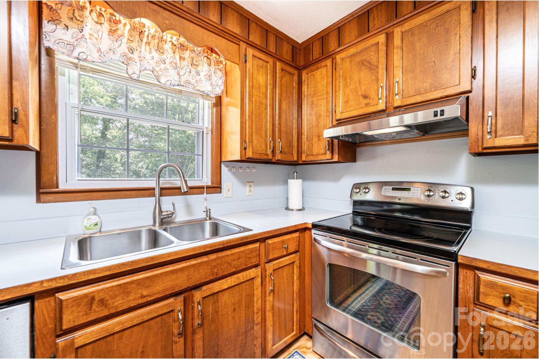 315 Shannonbrook Drive — Newton