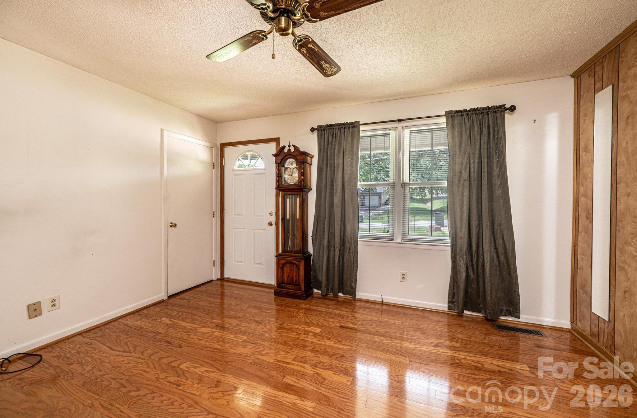 315 Shannonbrook Drive — Newton