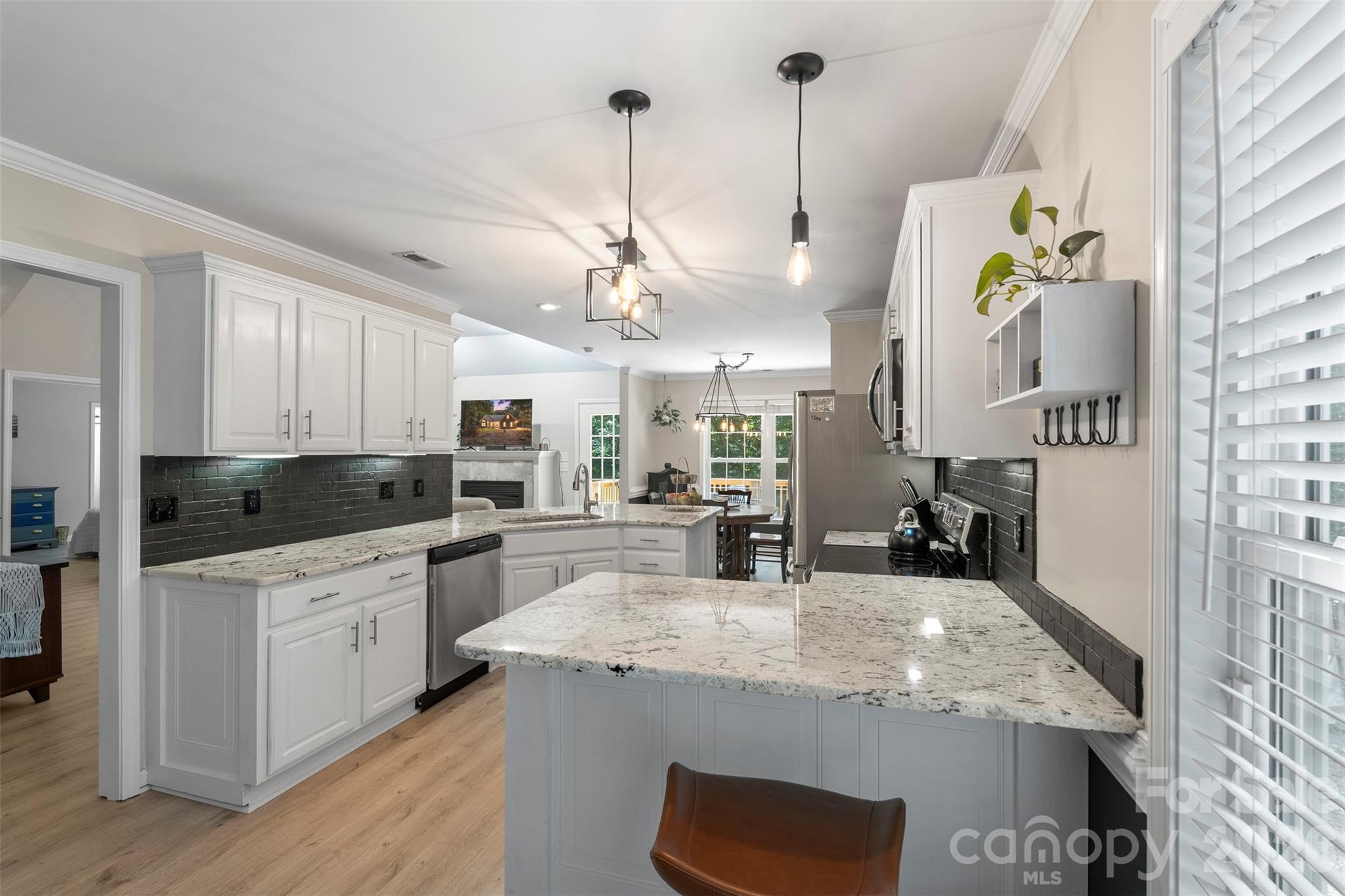 312 Tradewinds Lane — York