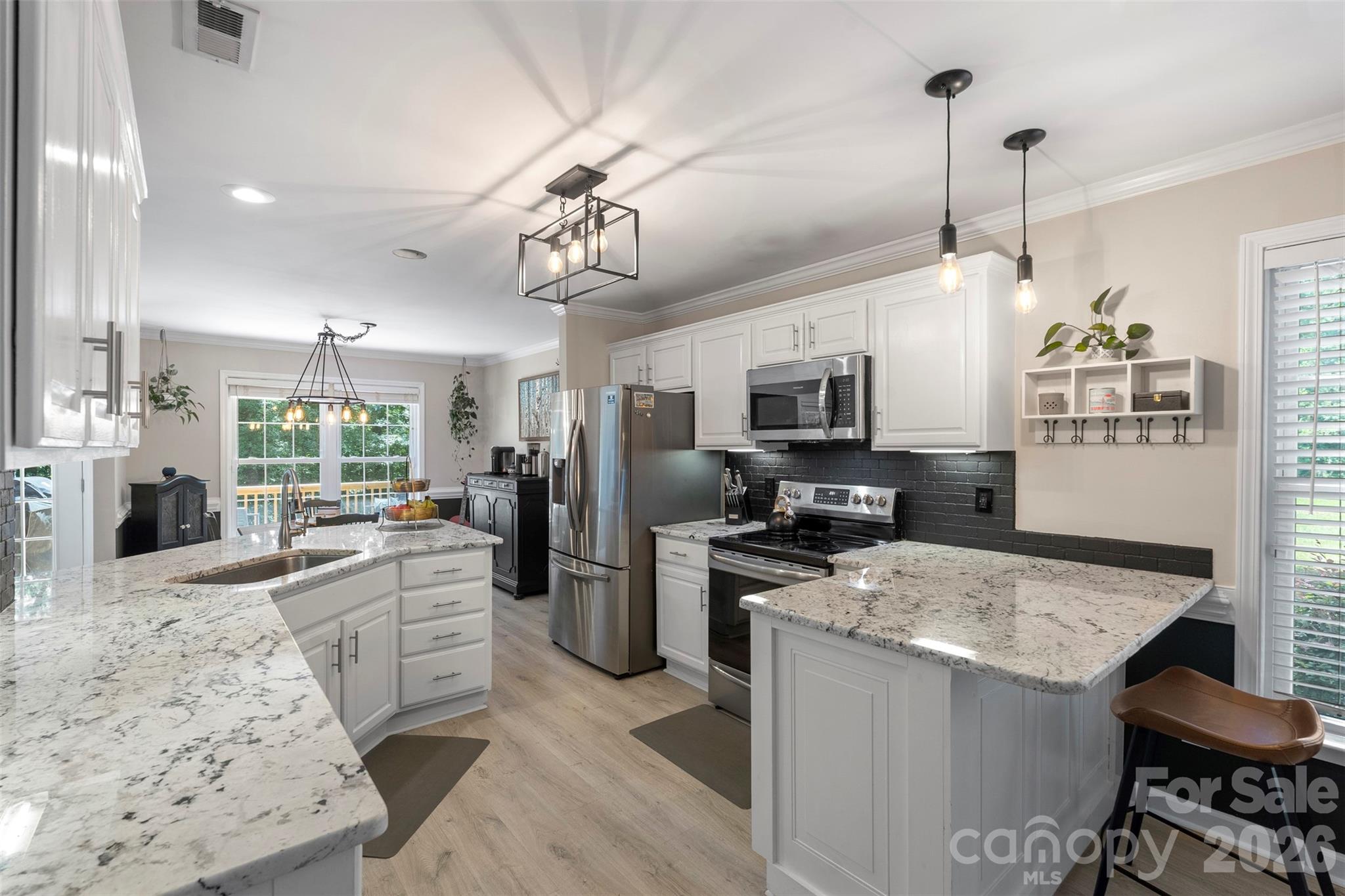 312 Tradewinds Lane — York