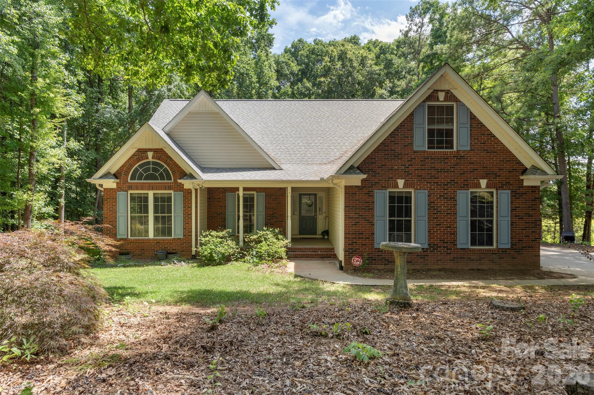 312 Tradewinds Lane — York