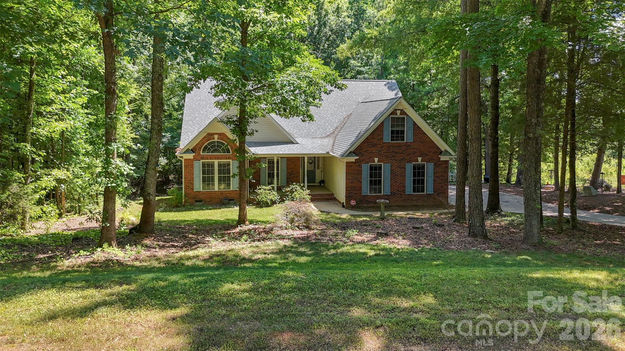 312 Tradewinds Lane — York