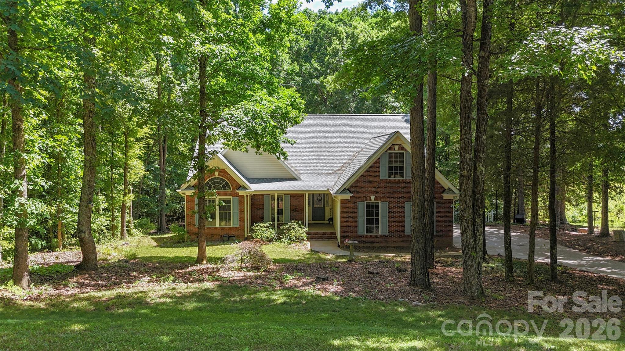 312 Tradewinds Lane — York