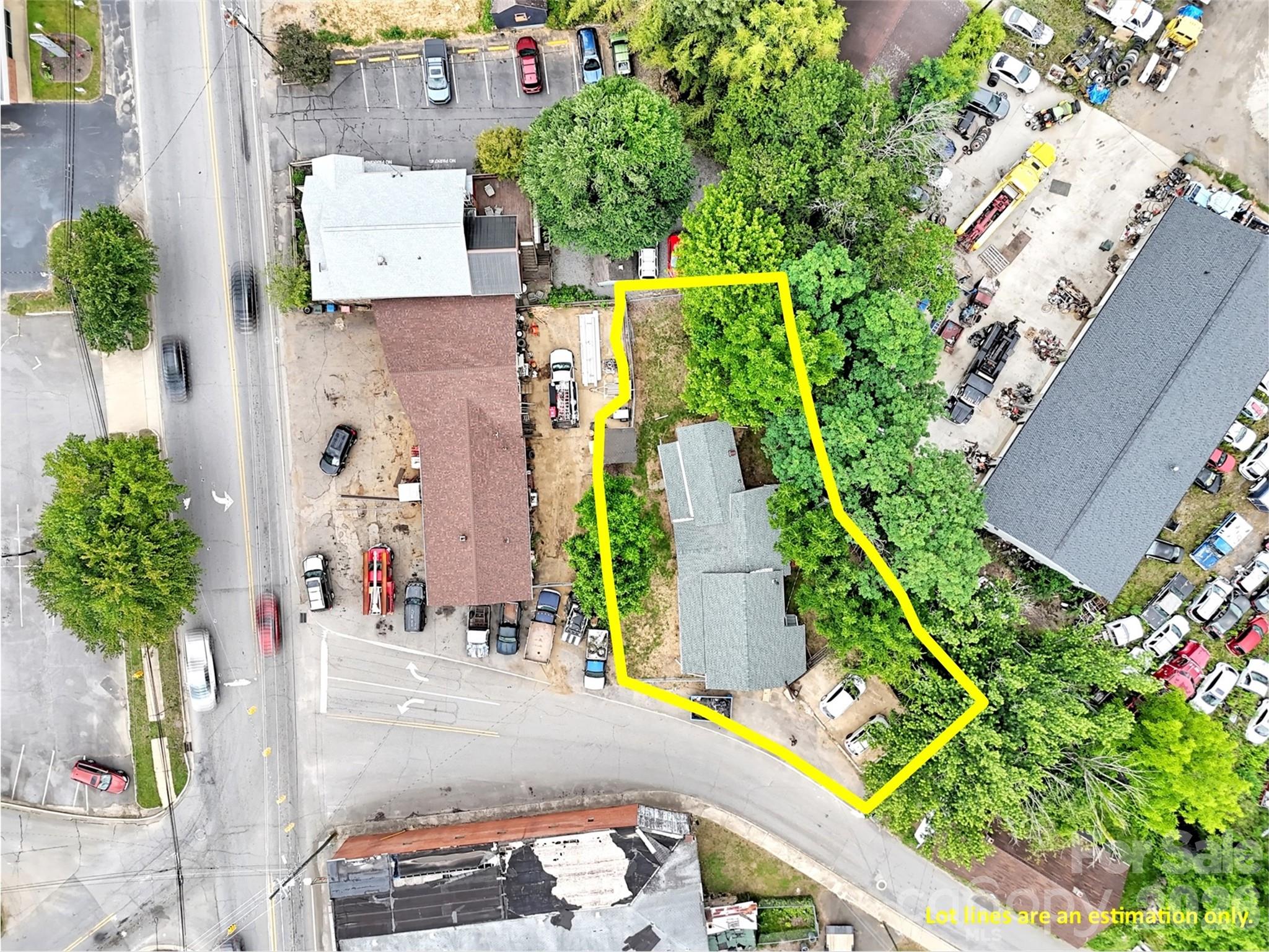 492 Riverbend Street — Waynesville
