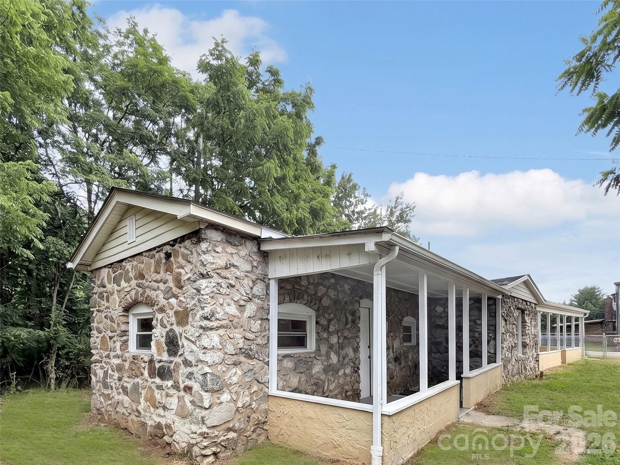 492 Riverbend Street — Waynesville
