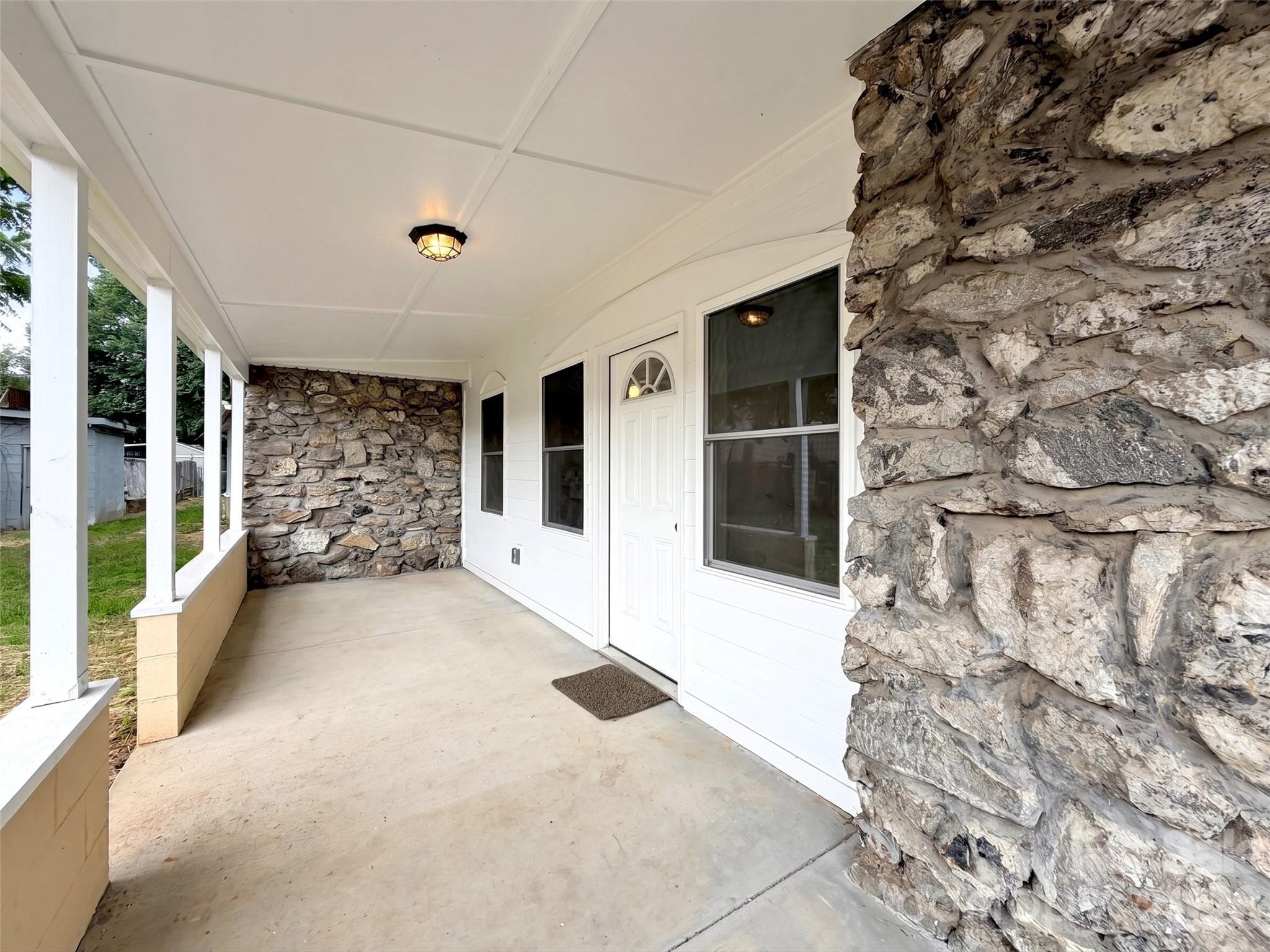 492 Riverbend Street — Waynesville