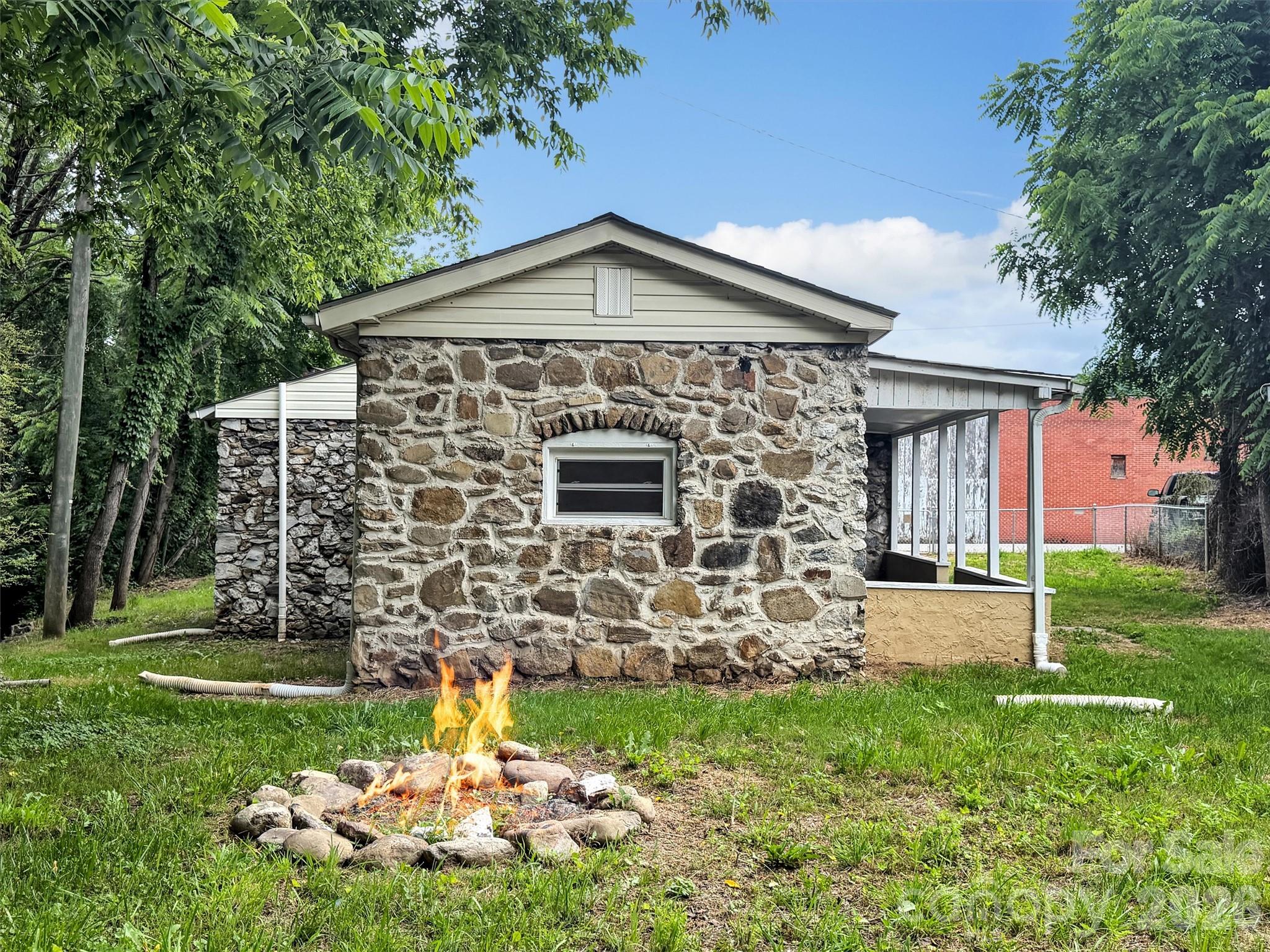 492 Riverbend Street — Waynesville