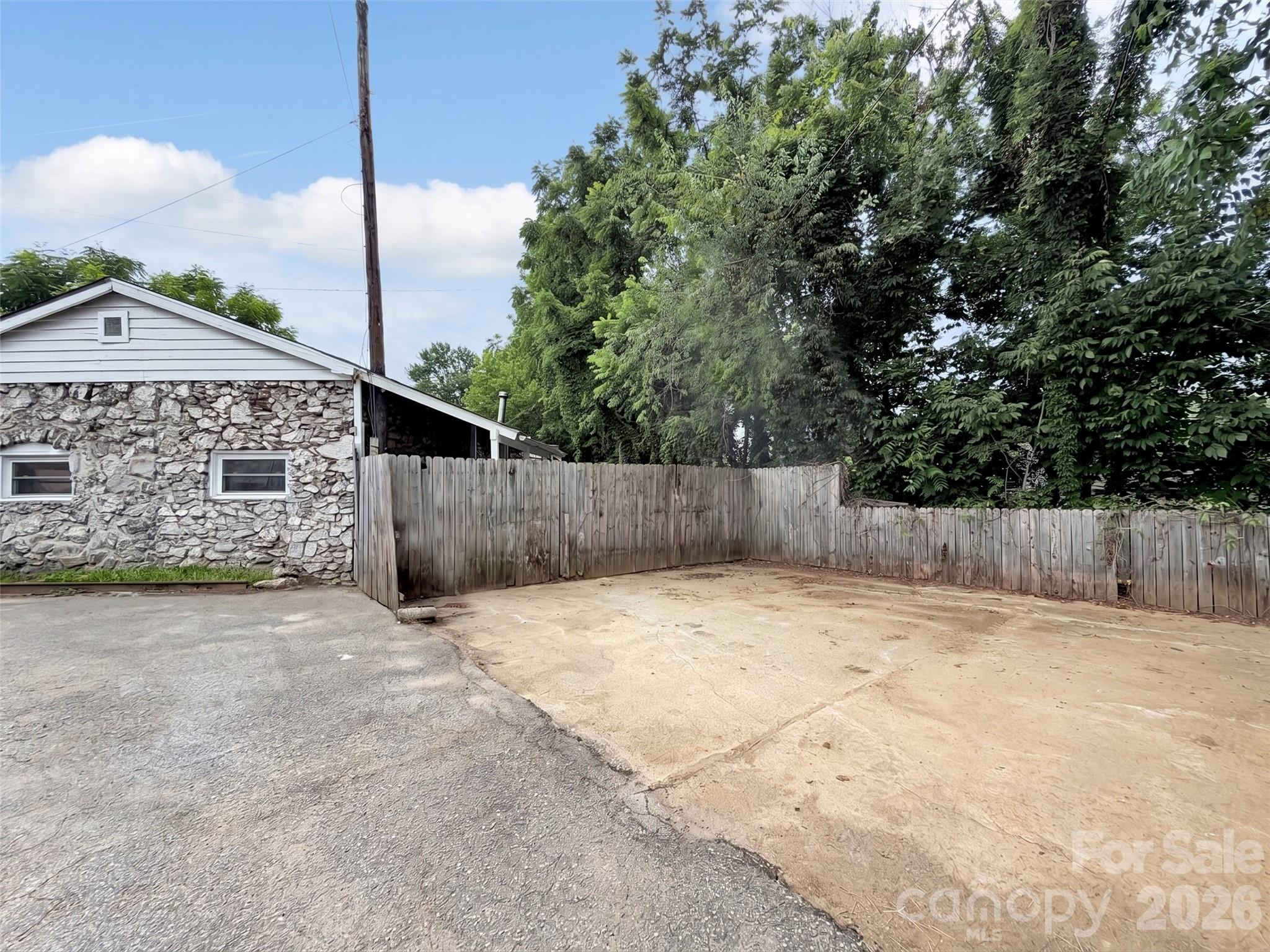 492 Riverbend Street — Waynesville