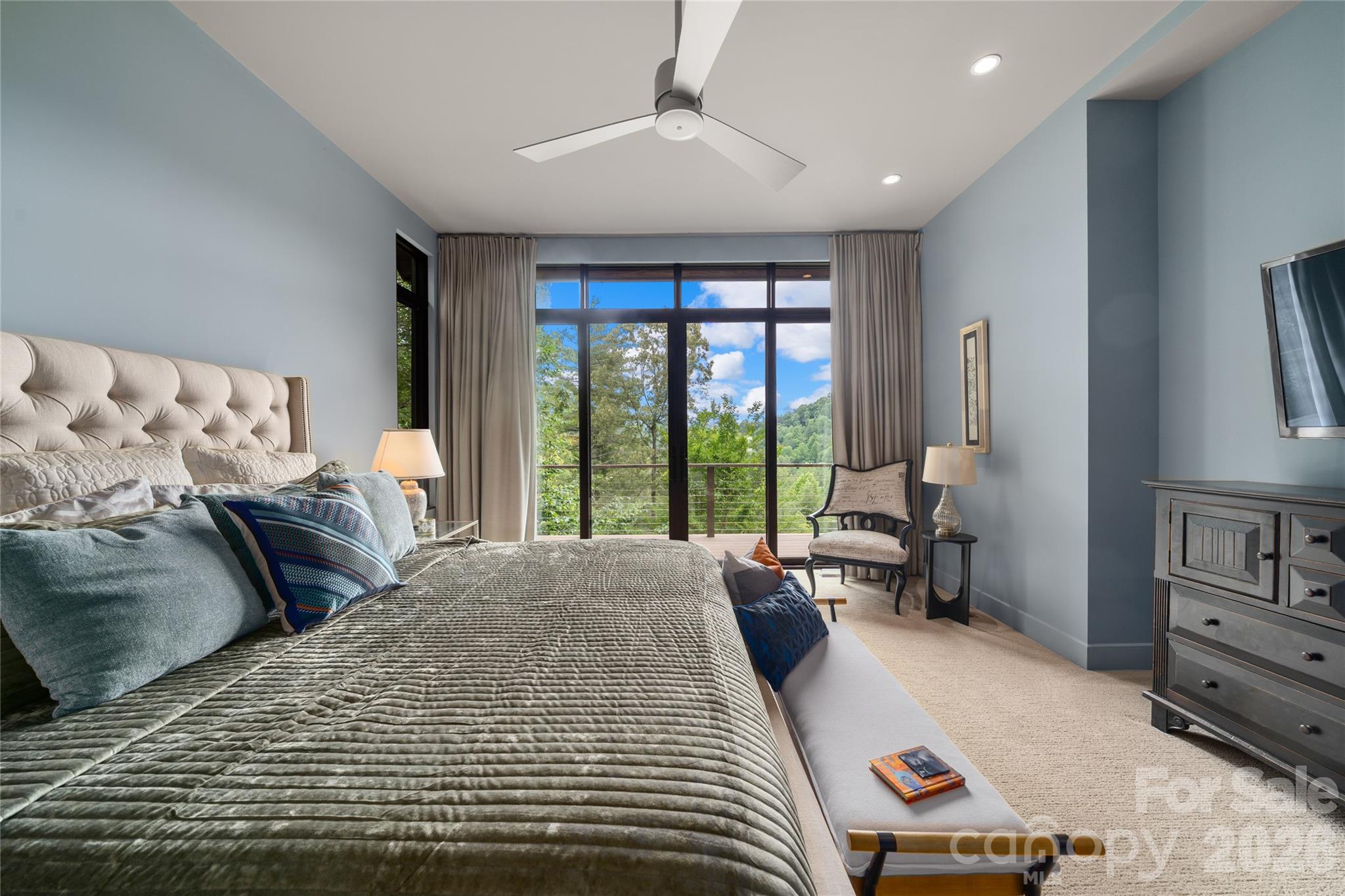 257 Bear Landing Drive — Hendersonville