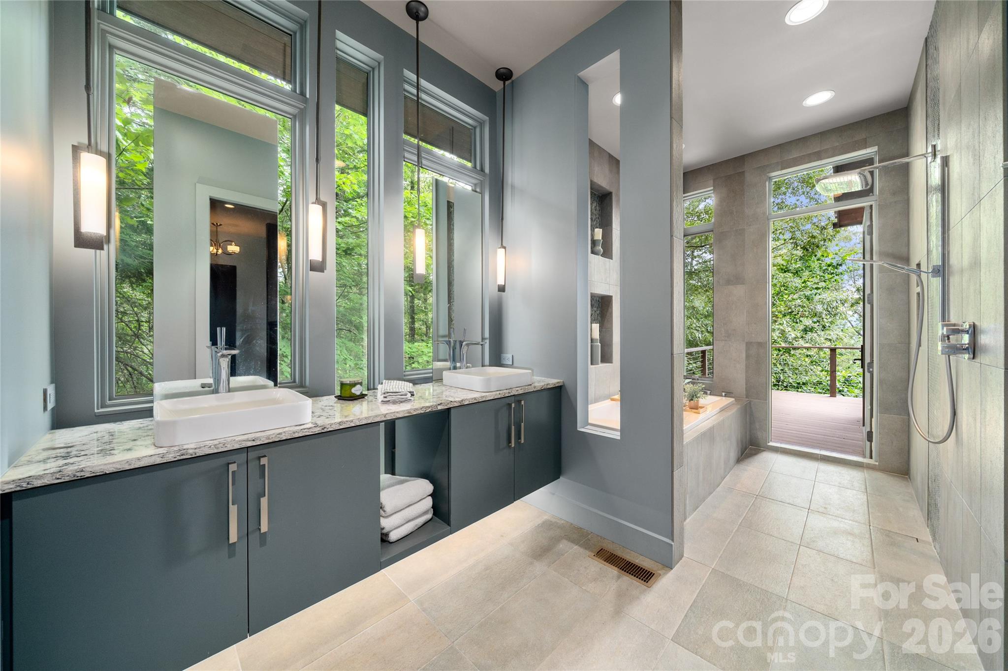 257 Bear Landing Drive — Hendersonville