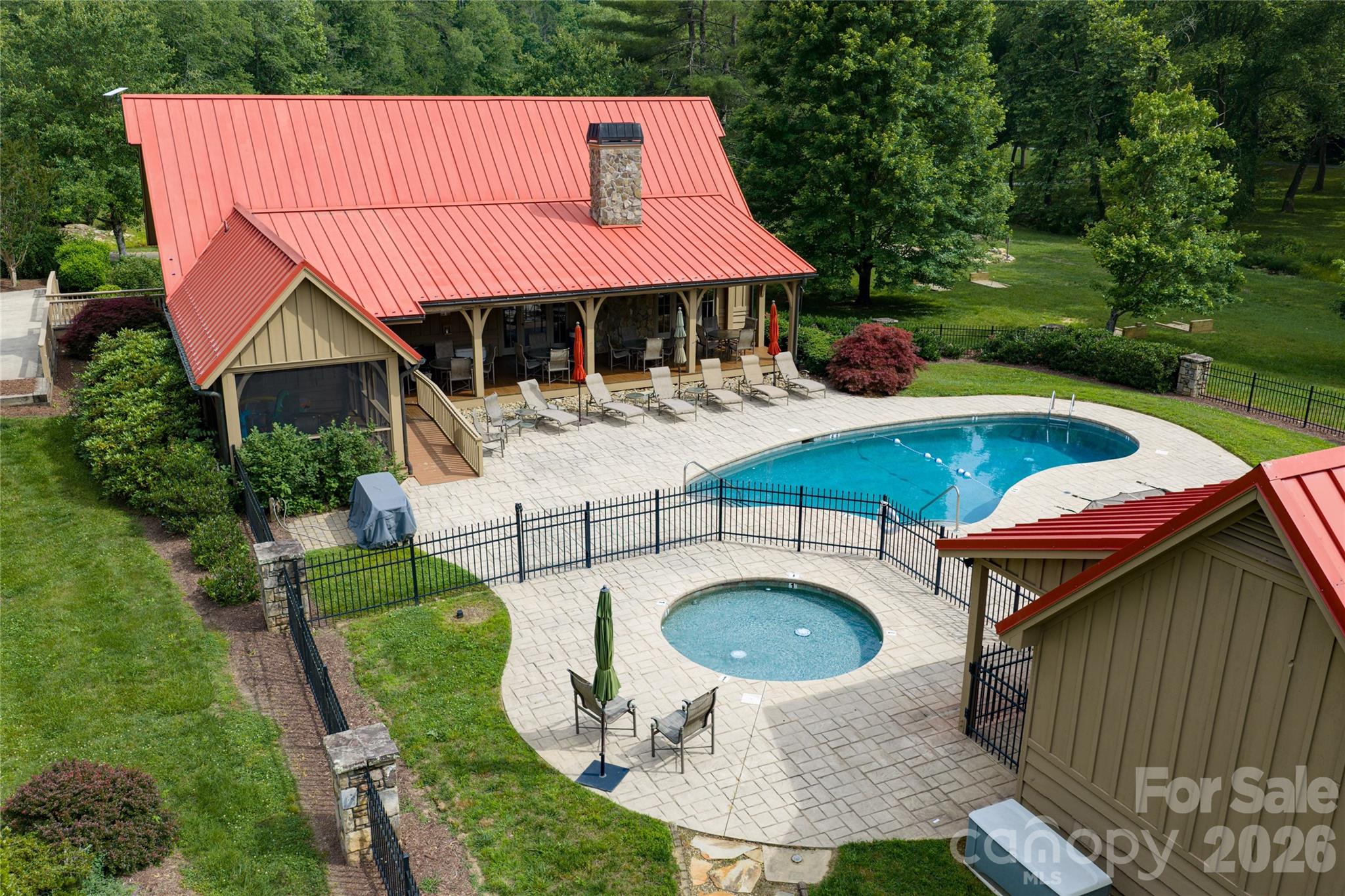 257 Bear Landing Drive — Hendersonville