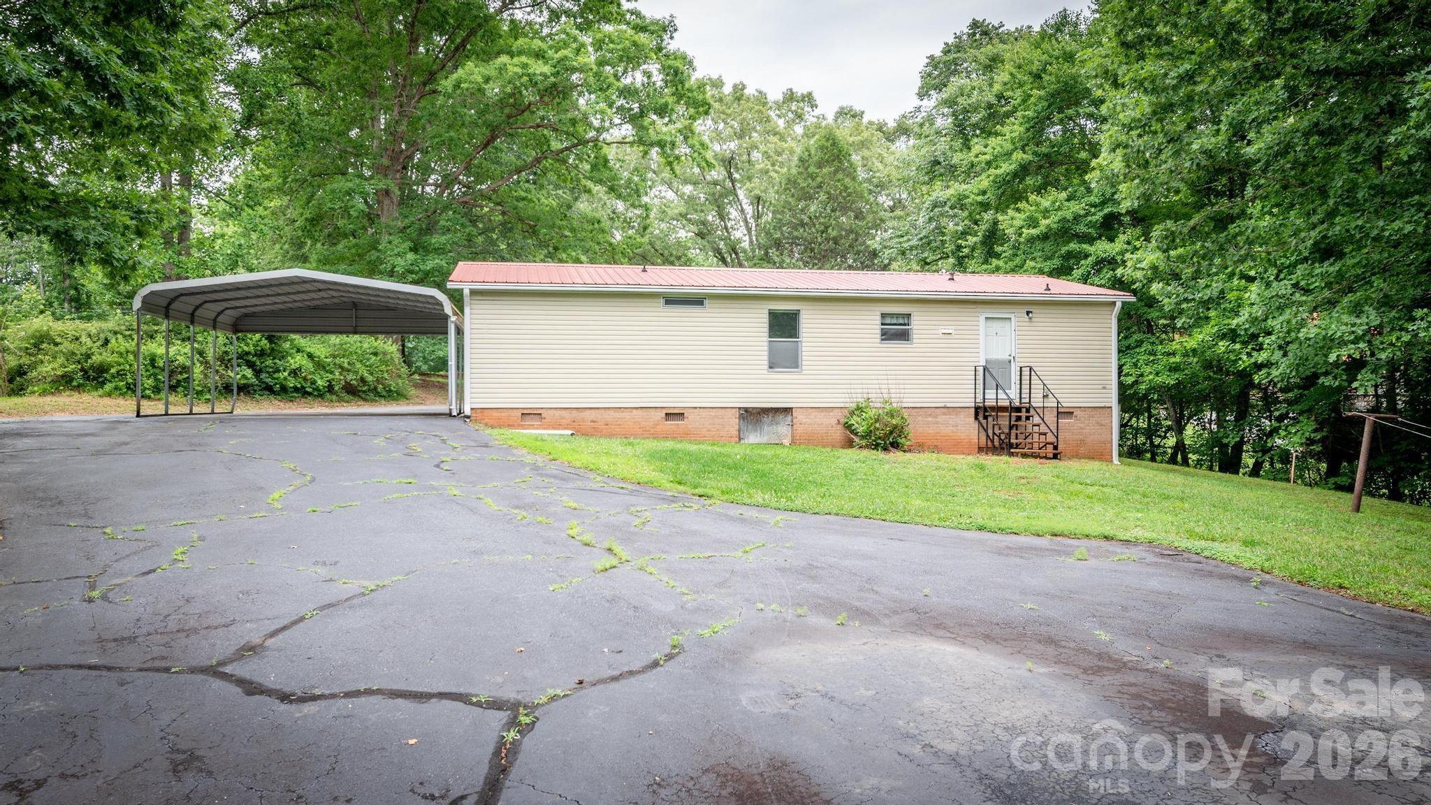 4449 Hickory Highway — Statesville