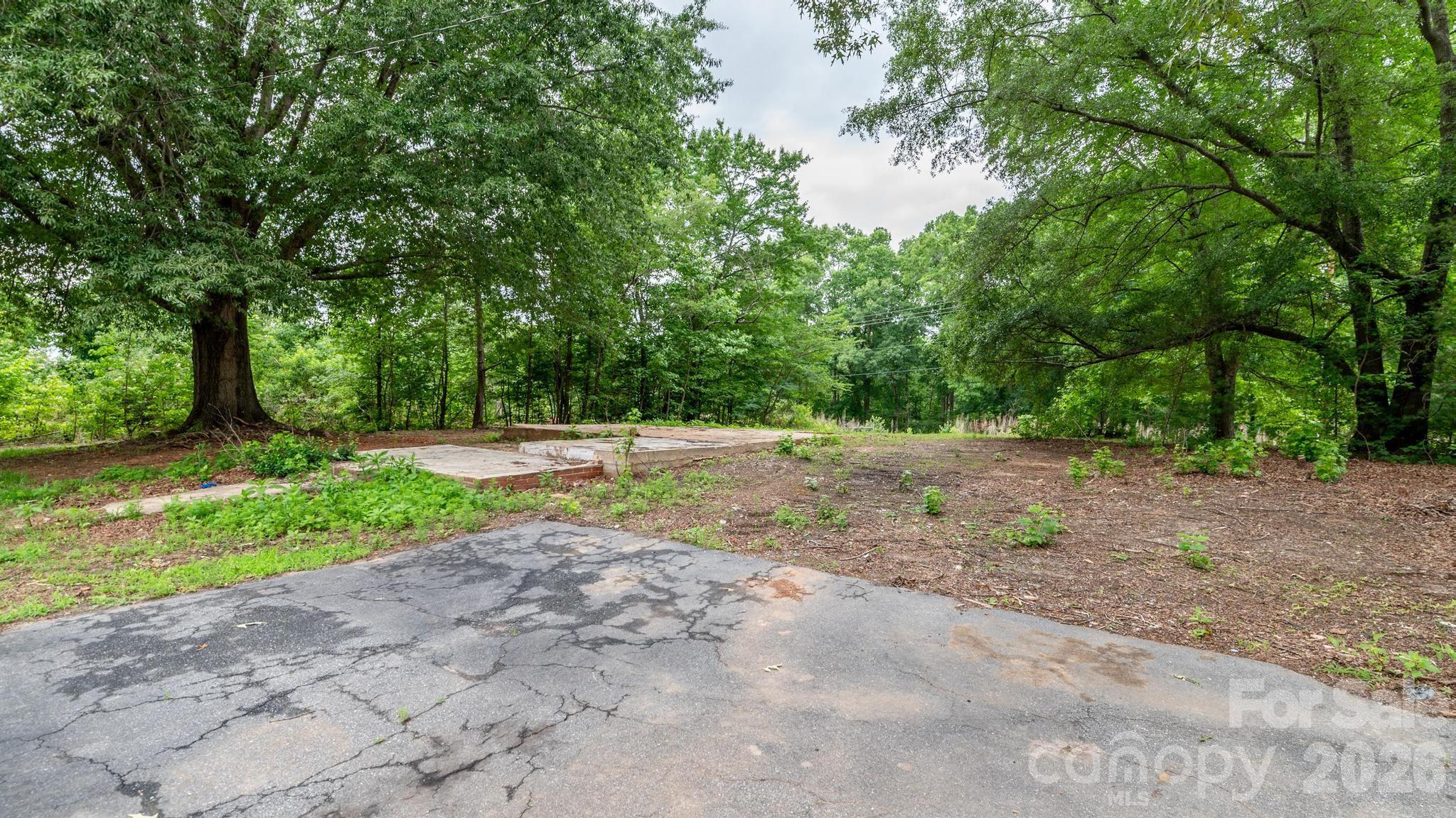 4449 Hickory Highway — Statesville