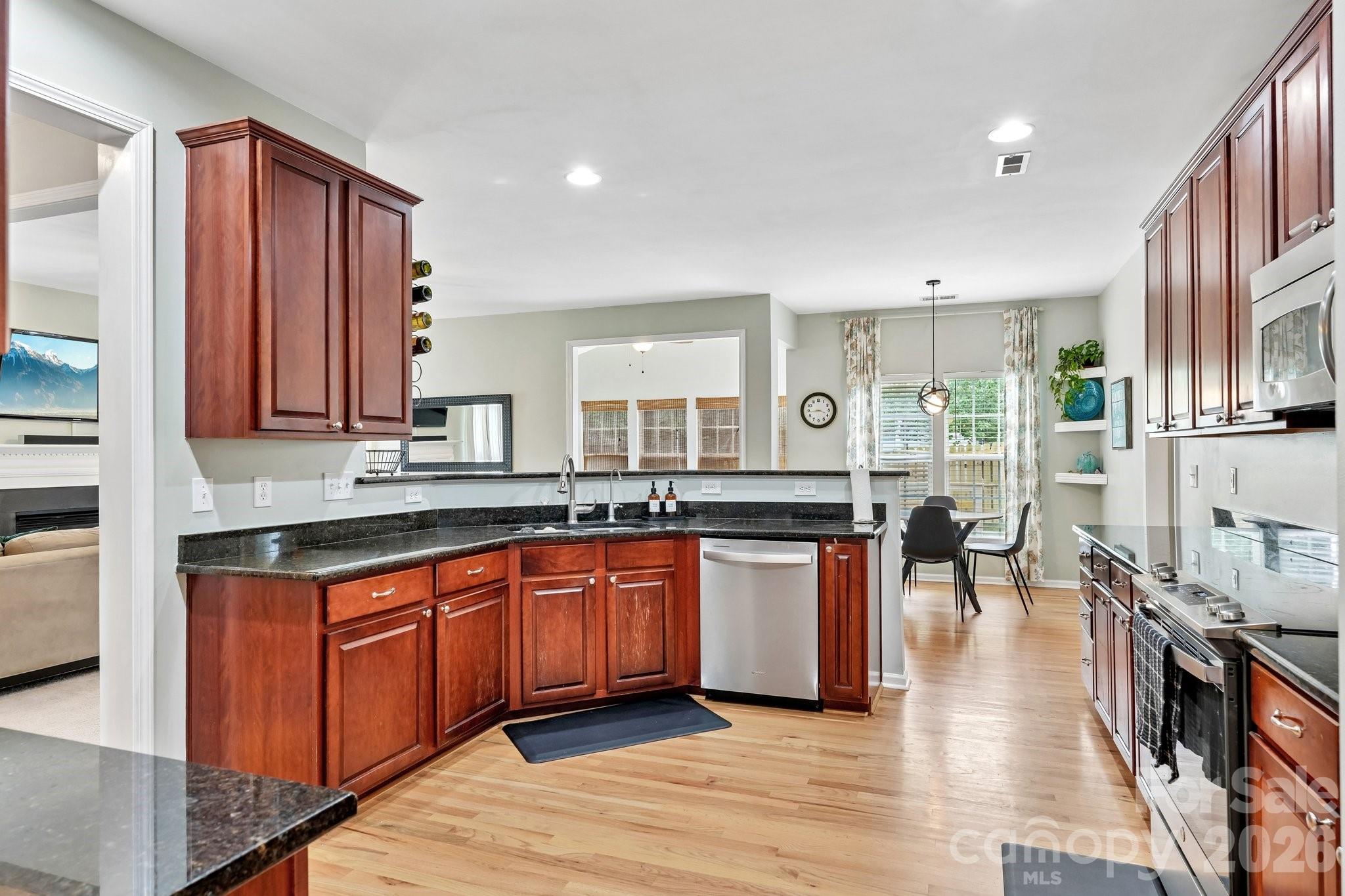1038 Pepperwood Place — Lake Wylie