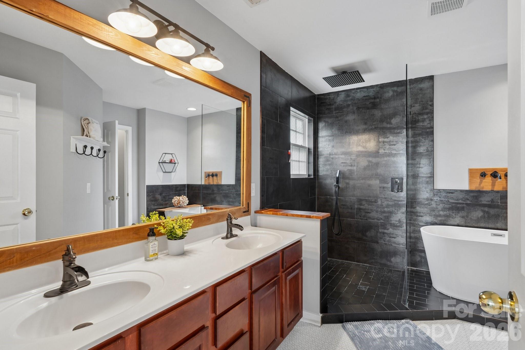 1038 Pepperwood Place — Lake Wylie